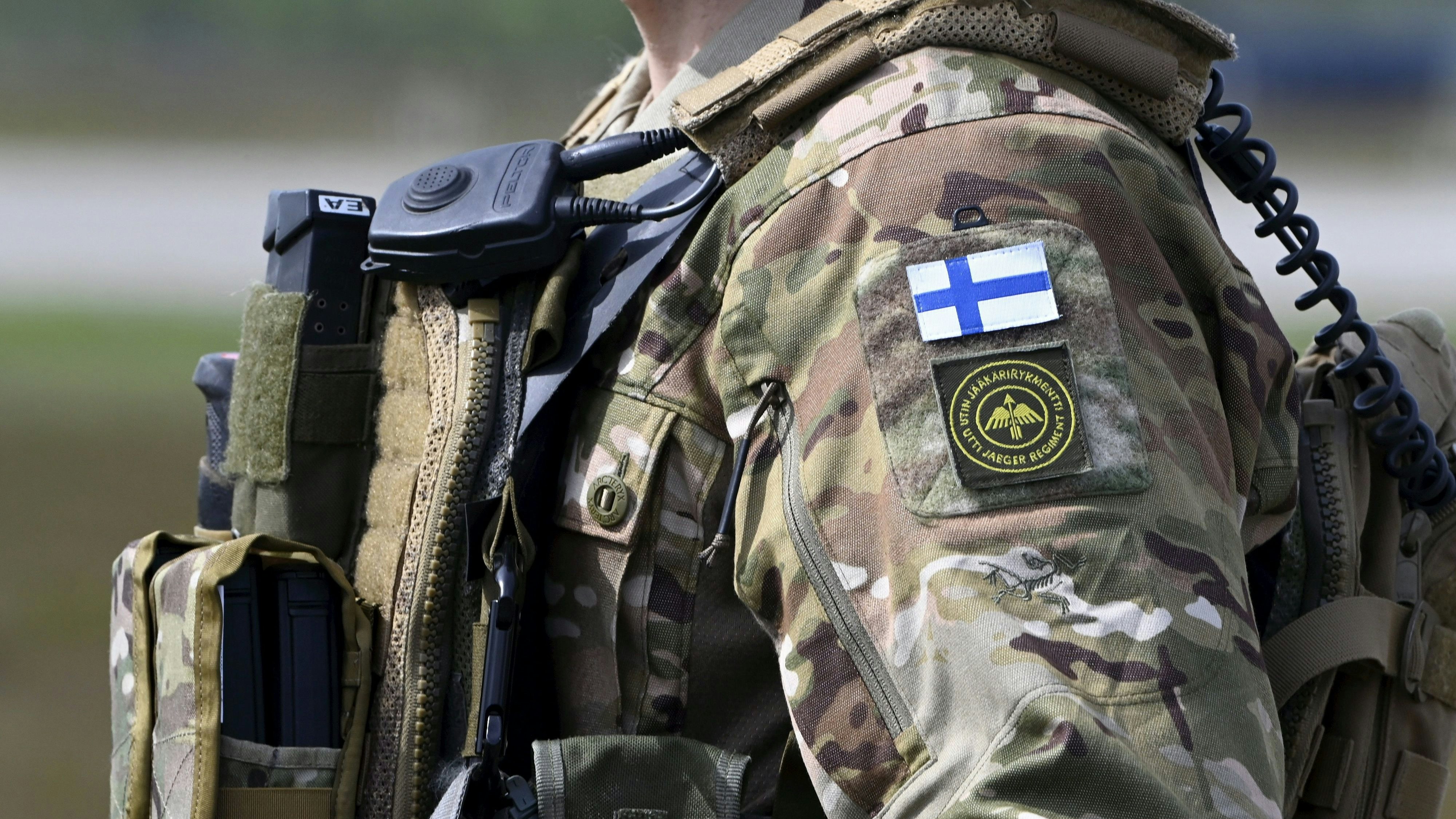 Download von www.picturedesk.com am 01.03.2023 (14:22).  A soldier of the Utti Jaeger Regiment is seen during an exercise in Kouvola, Finland, on June 10, 2022. The Utti Jaeger Regiment (UTJR) is home to the Army Special Forces Unit and the helicopter operations of the Finnish Defence Forces. LEHTIKUVA / JUSSI NUKARI - FINLAND OUT. NO THIRD PARTY SALES. - 20220610_PD6718 - Rechteinfo: Rights Managed (RM)