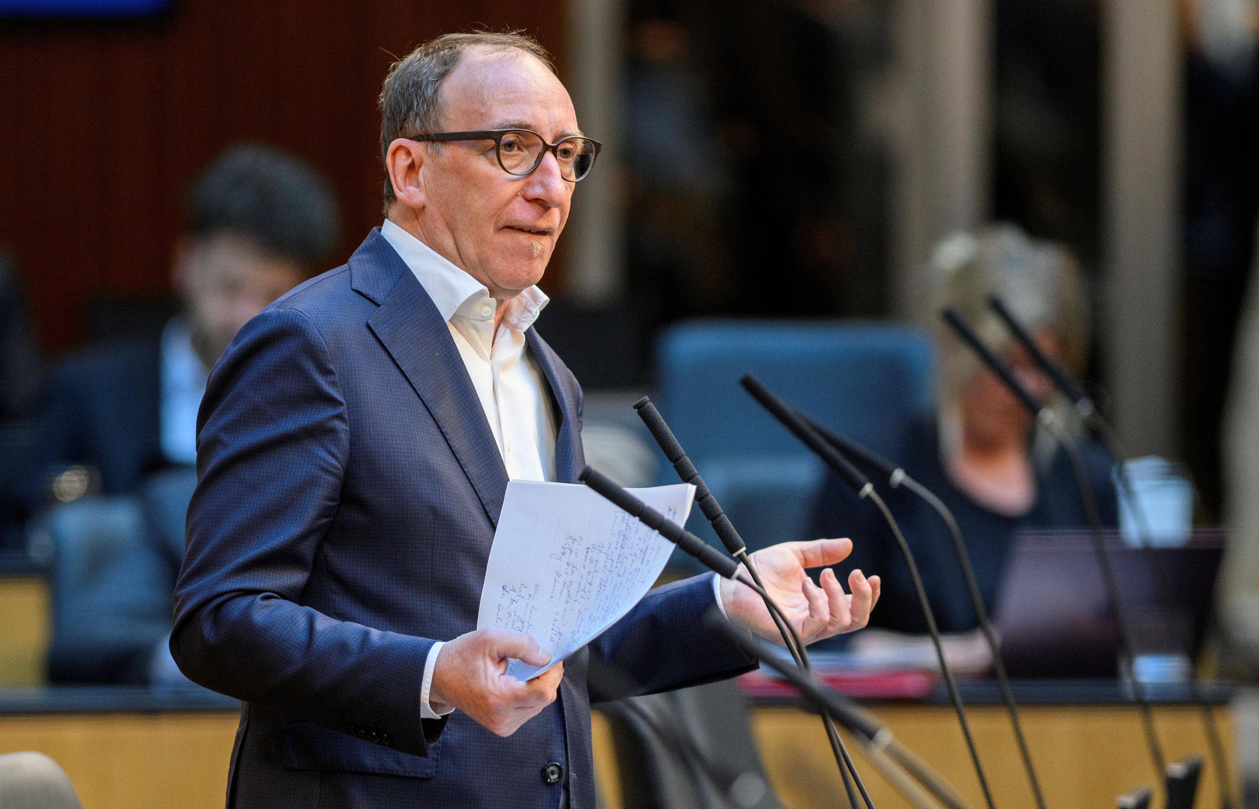 Sozial- und Gesundheitsminister Johannes Rauch (Grüne) will nach der Pandemie nun einen Kuschelkurs mit der Bevölkerung einschlagen.