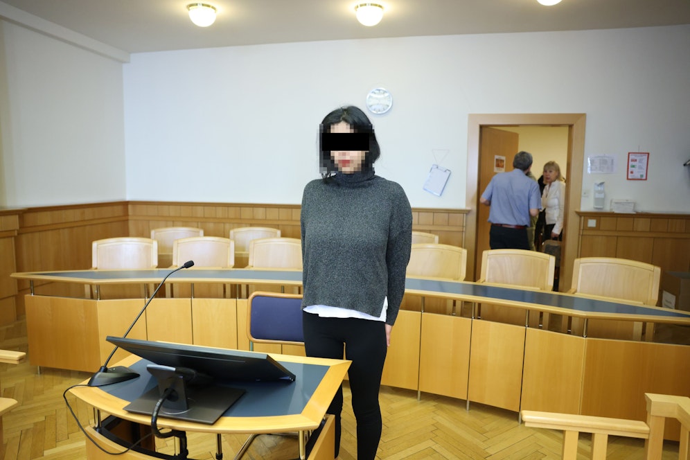 Die inhaftierte Frau sieht offenbar Gespenster und gilt als gefährlich.