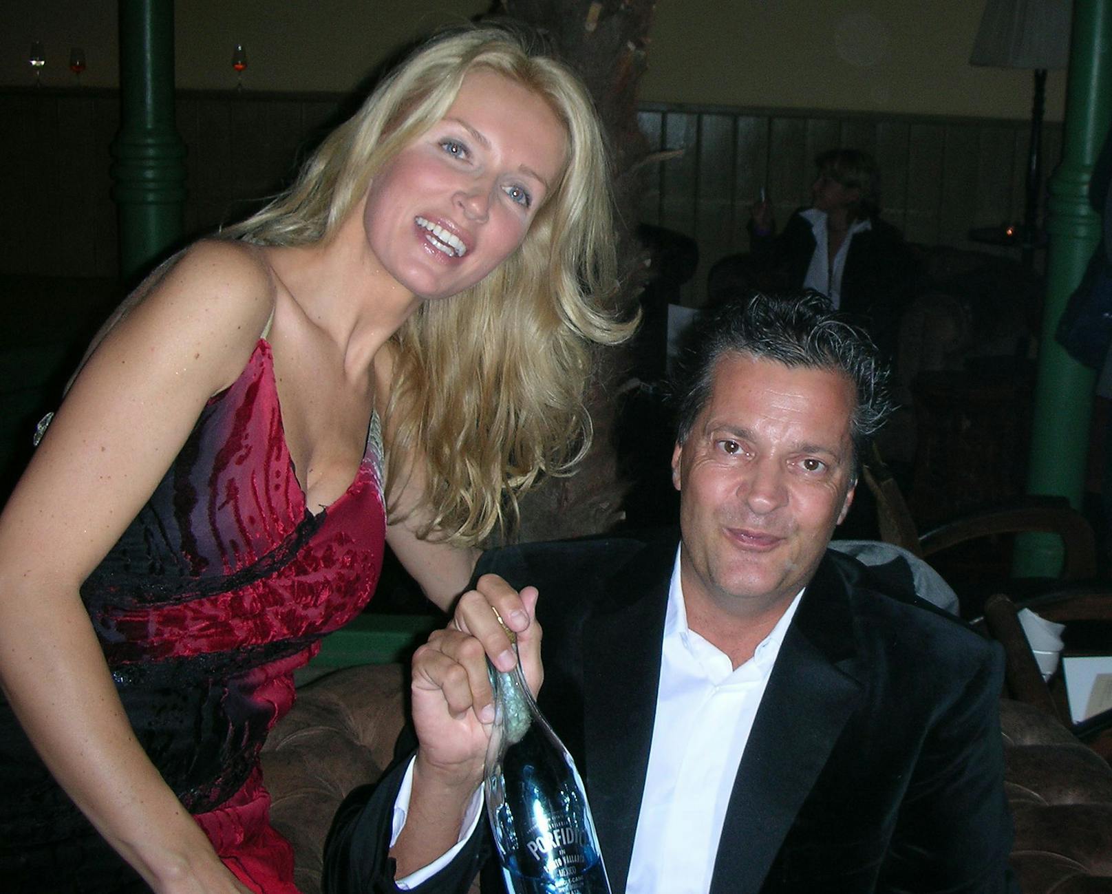 Ex-Miss-Austria Krisztina Cerny soll mit Christian Kern liiert gewesen sein – hier ist sie mit Planters-Chef Peter Rössler im Bild – das Foto stammt aus dem Jahr 2005