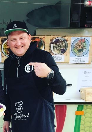 Gastronom Gabriel Durand sucht für sein Gasthaus und seinen Foodtruck Mitarbeiter.