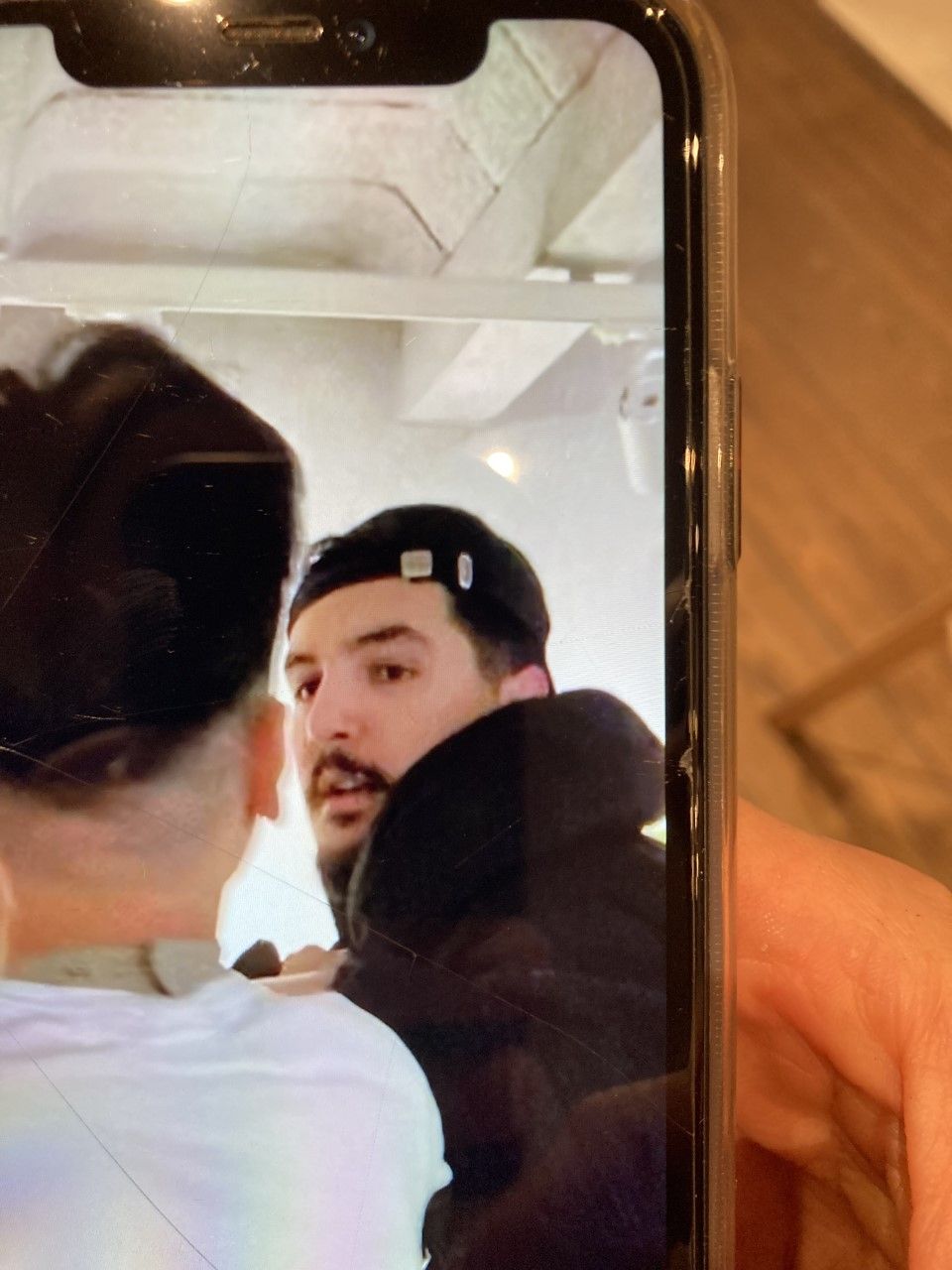 Die Polizei veröffentlichte auf Anordnung der Staatsanwaltschaft das Foto eines Tatverdächtigen. 