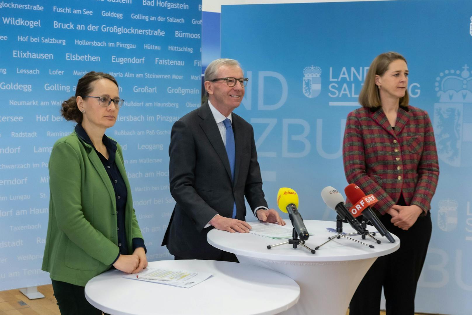 Landeshauptmann-Stellvertreterin Martina Berthold, Landeshauptmann Wilfried Haslauer und Landesrätin Andrea Klambauer informierten über das neue Entlastungspaket.