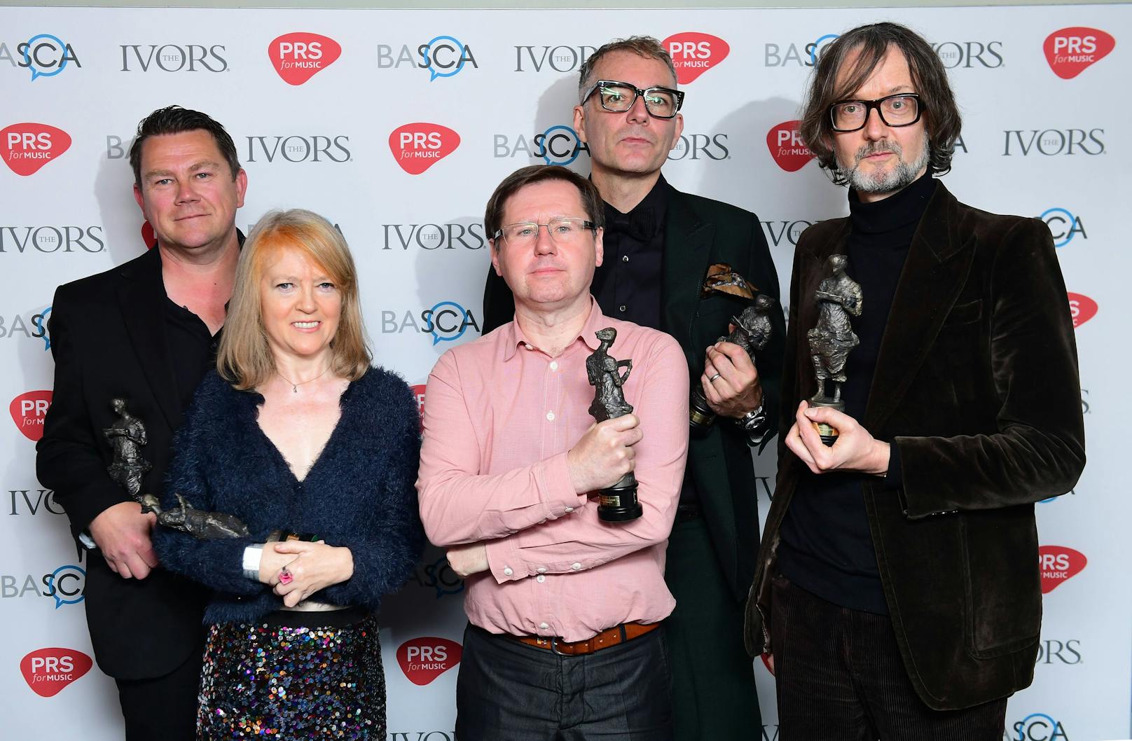 Nick Banks, Candida Doyle, Mark Webber, Steve Mackey und Jarvis Cocker bei den Ivor Novello Music Awards in London.