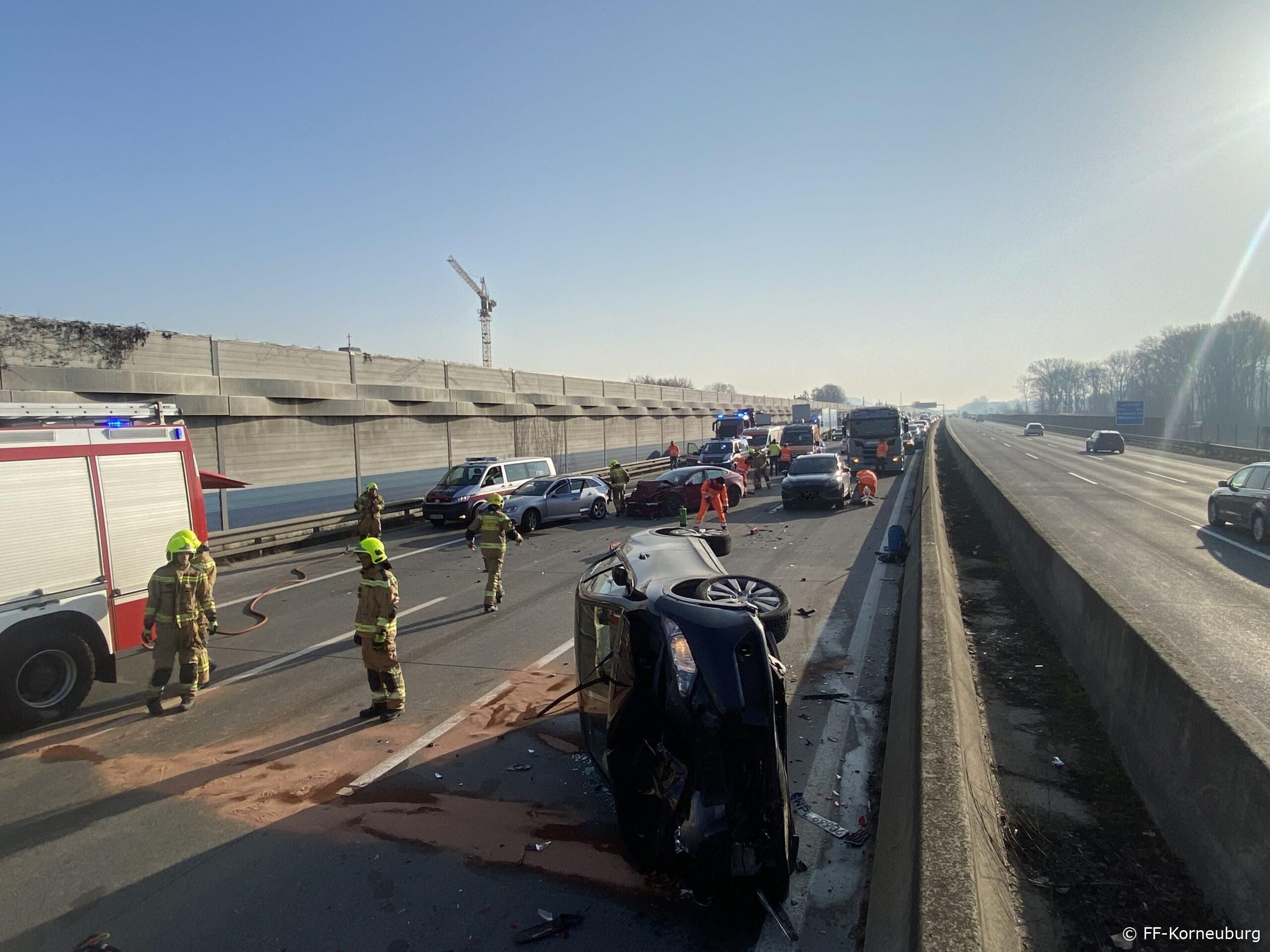 Eine verlorene Leiter löste am Donnerstag einen schweren Unfall auf der A22 aus.