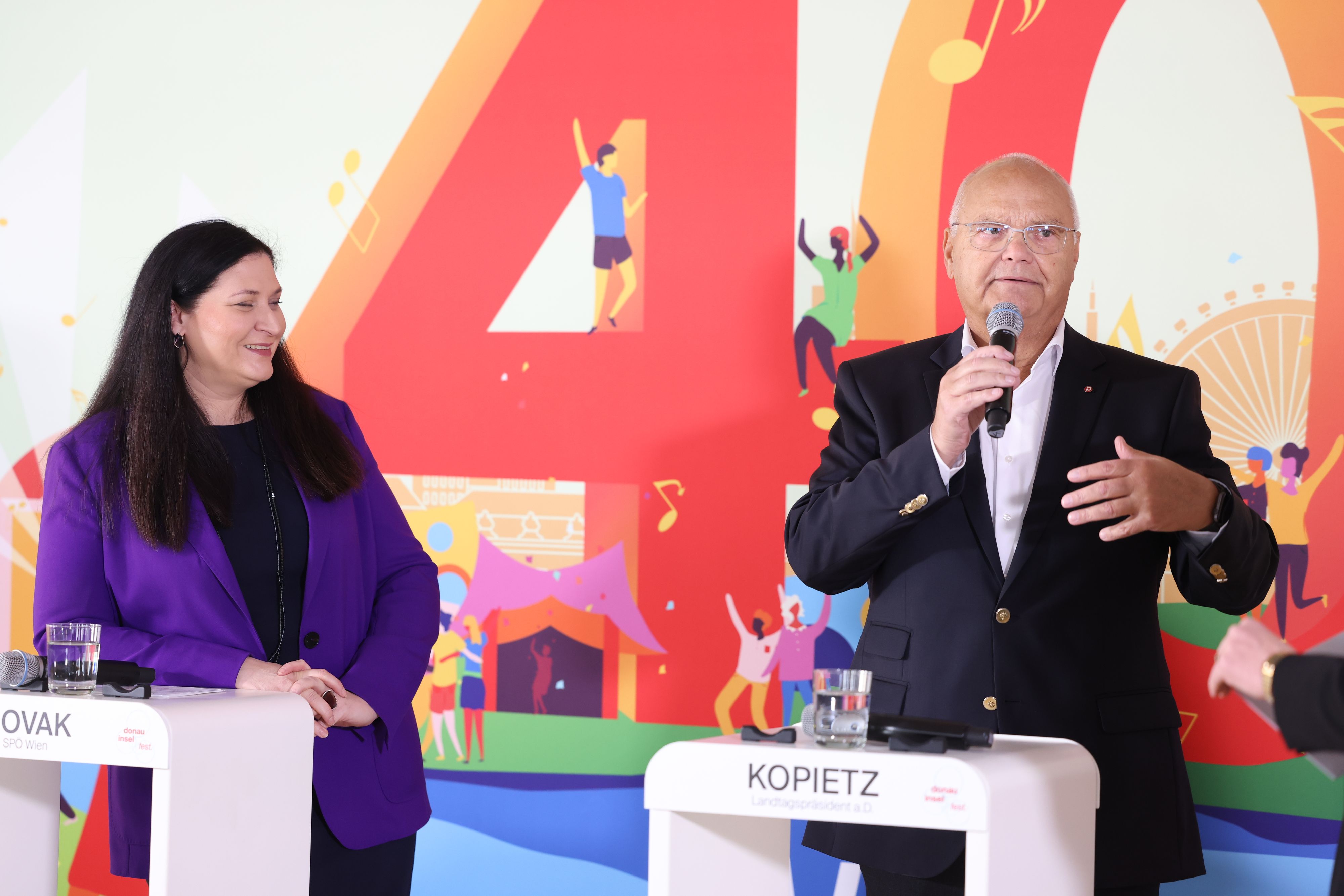 Barbara Novak, Landesparteisekretärin der Wiener SPÖ, die das Inselfest veranstaltet mit Initiator und SPÖ-Urgestein Harry Kopietz