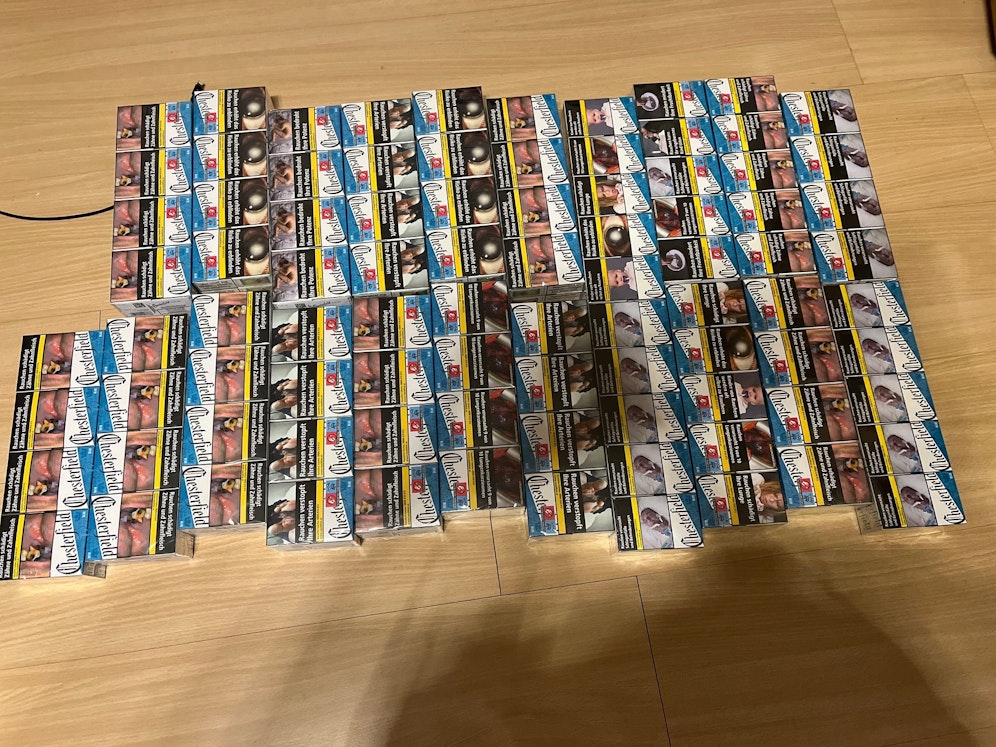 Stangenweise stahl ein junges Duo Zigaretten (Symbolfoto)