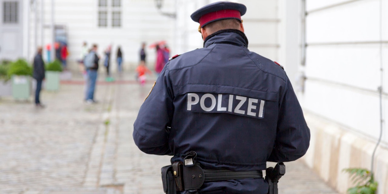 Politik Amtlich Polizisten dürfen ihre Tattoos jetzt herzeigen Heute.at