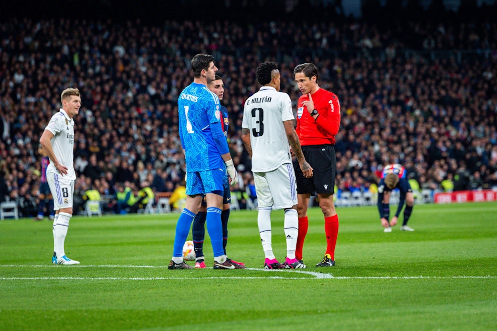 Real Madrid kassierte im Halbfinal-Hinspiel der spanischen Copa del Rey eine knappe Pleite gegen Barcelona. 