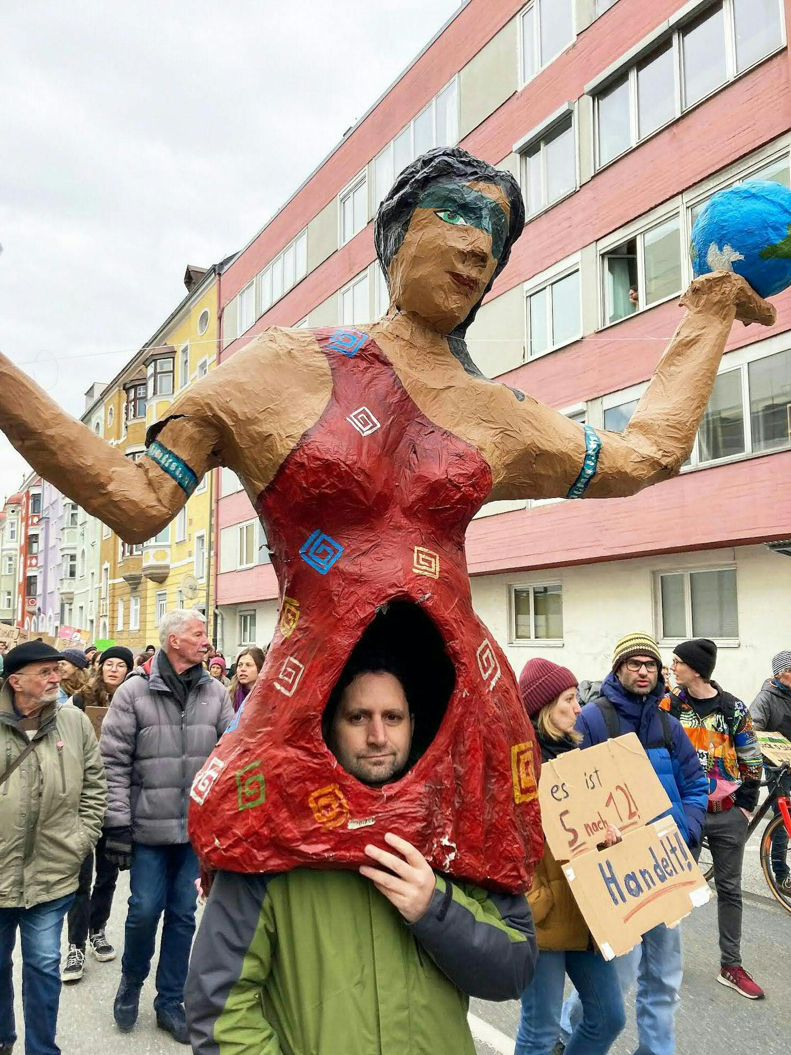 Auch in Innsbruck gingen viele Menschen für Klimaschutz auf die Straße.
