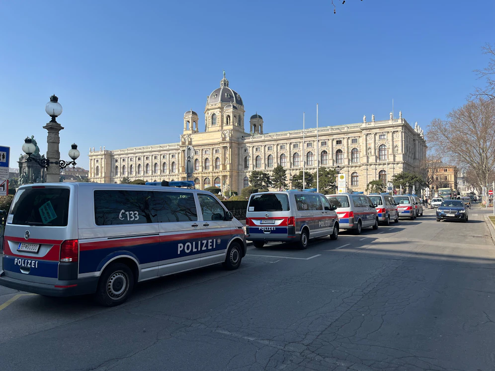 Polizei bereitet sich auf Demo in Wien vor (Archivfoto). Am Mittwoch kommt es erneut zu Behinderungen.