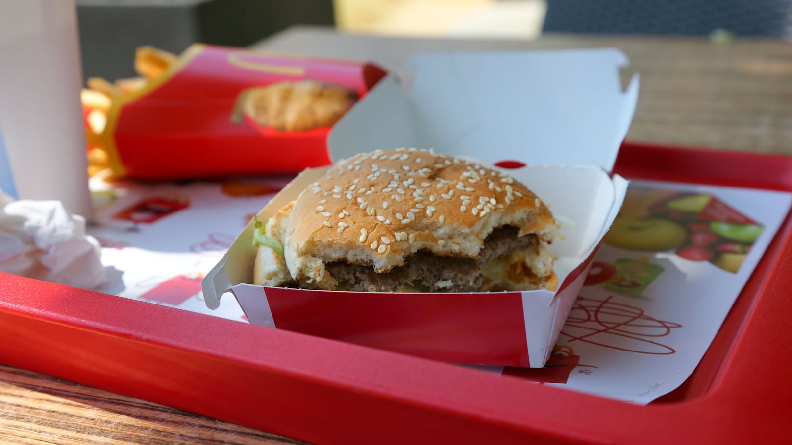 Mann isst 100 Tage nur McDonald's um abzunehemen
