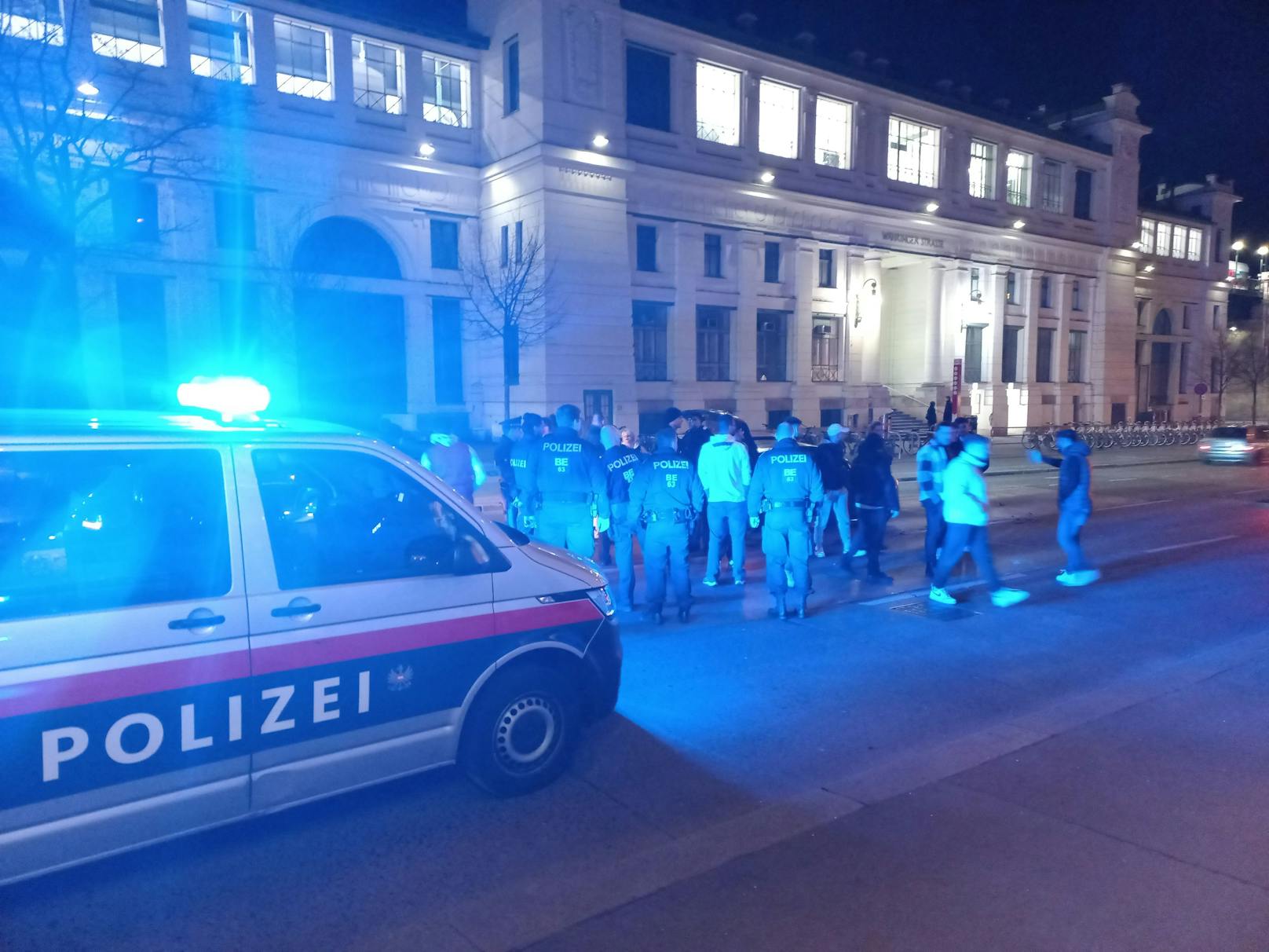 &nbsp;Nachdem eine Auseinandersetzung zwischen den Unfallbeteiligten eskalierte, musste die Polizei ausrücken.