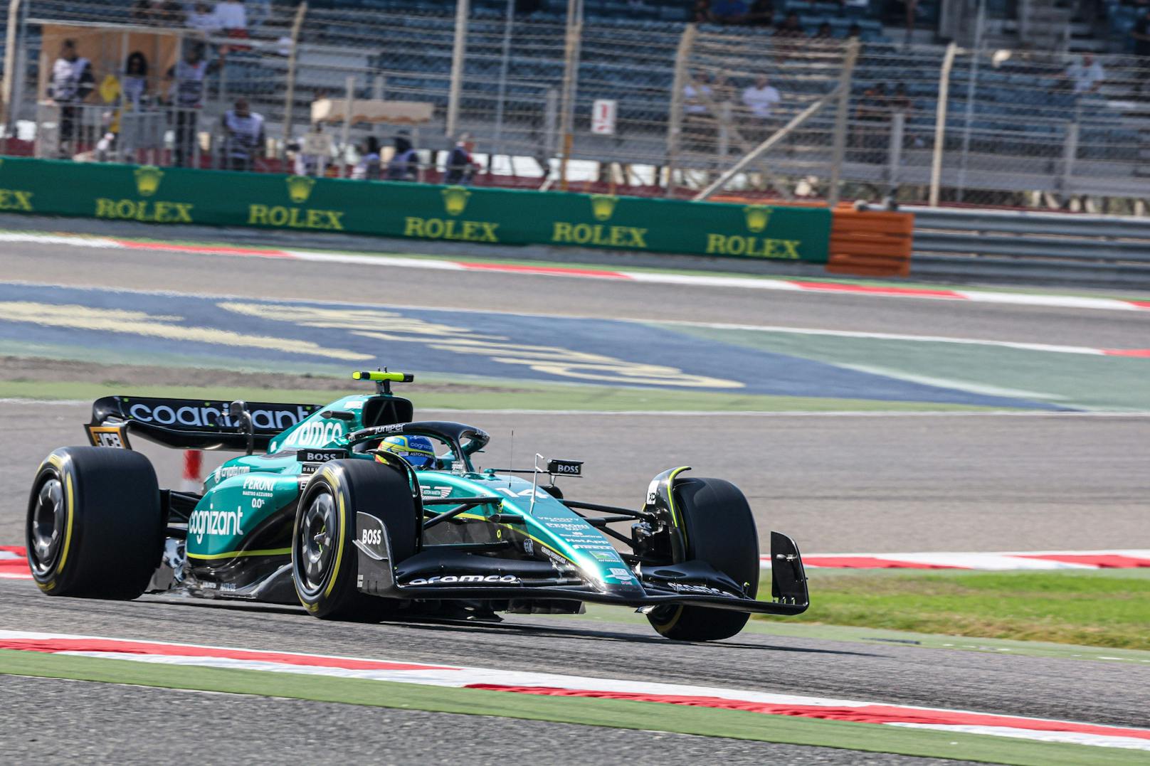 Alonso wieder Schnellster, Hamilton schimpft mit Team