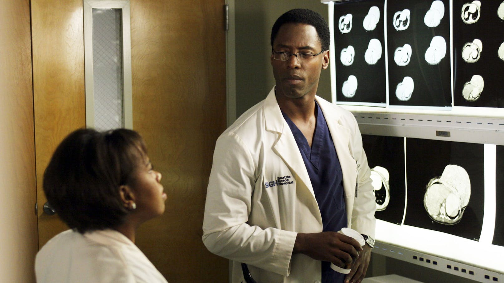 Isaiah Washington und&nbsp;Chandra Wilson in der ersten Staffel von "Grey's Anatomy" (2005)