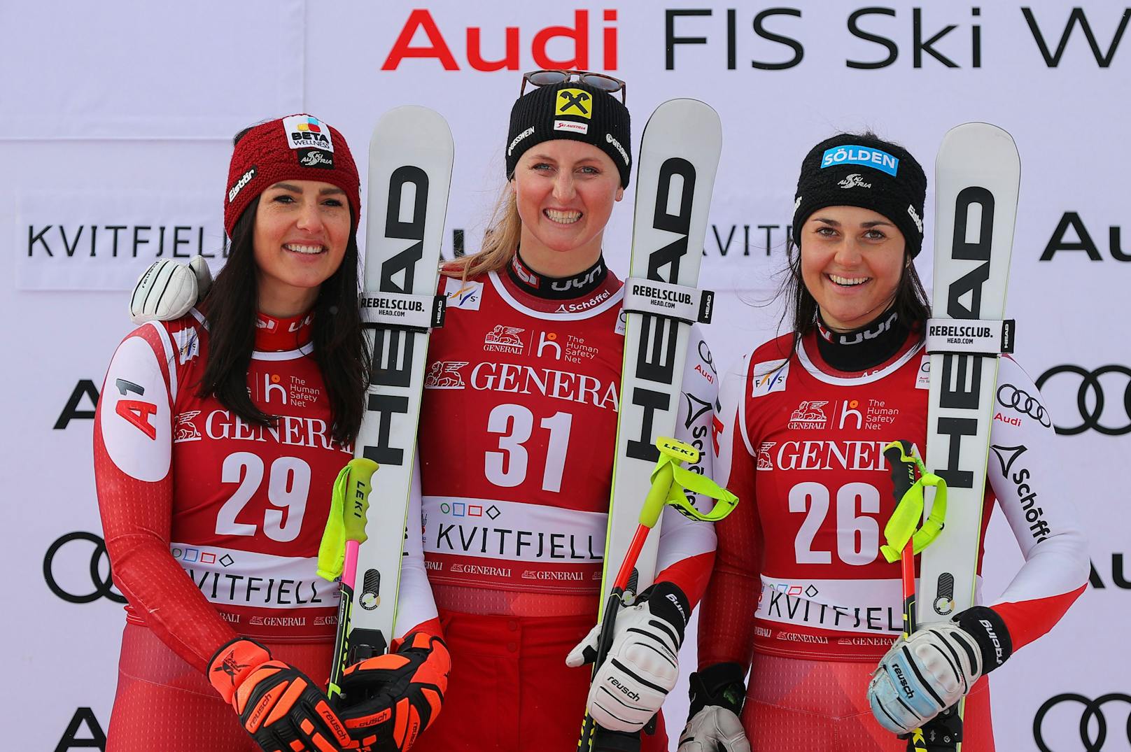 Venier (l.), Ortlieb und Gritsch (r.) jubeln. Auch ihr Ski-Hersteller darf sich freuen.