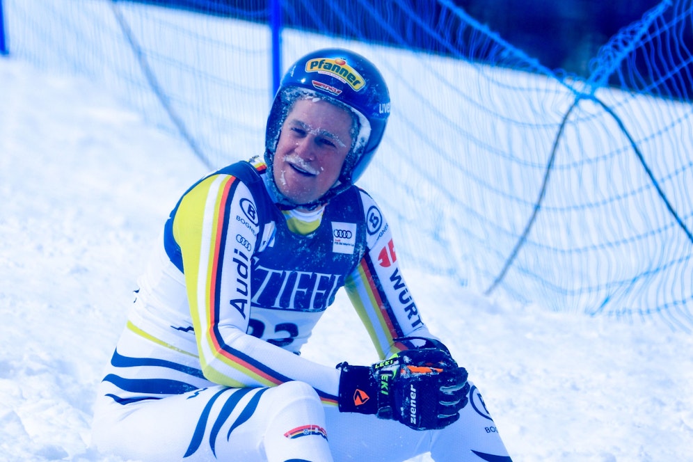 Jocher sitzt nach dem Sturz im Schnee von Aspen.&nbsp;