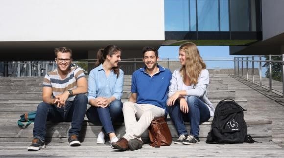 Digitaler Wissenstransfer: iab austria und Fachhochschule Oberösterreich kooperieren.