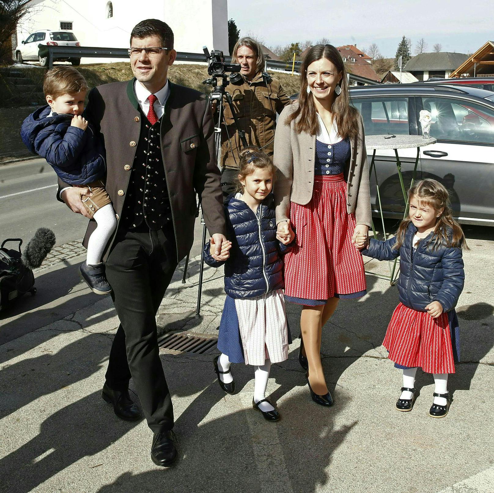 ÖVP-Spitzenkandidat Martin Gruber und seine Familie, anlässlich seiner Stimmabgabe, im Rahmen der Landtagswahl Kärnten am Sonntag, 5. März 2023, in Kappel am Krappfeld.