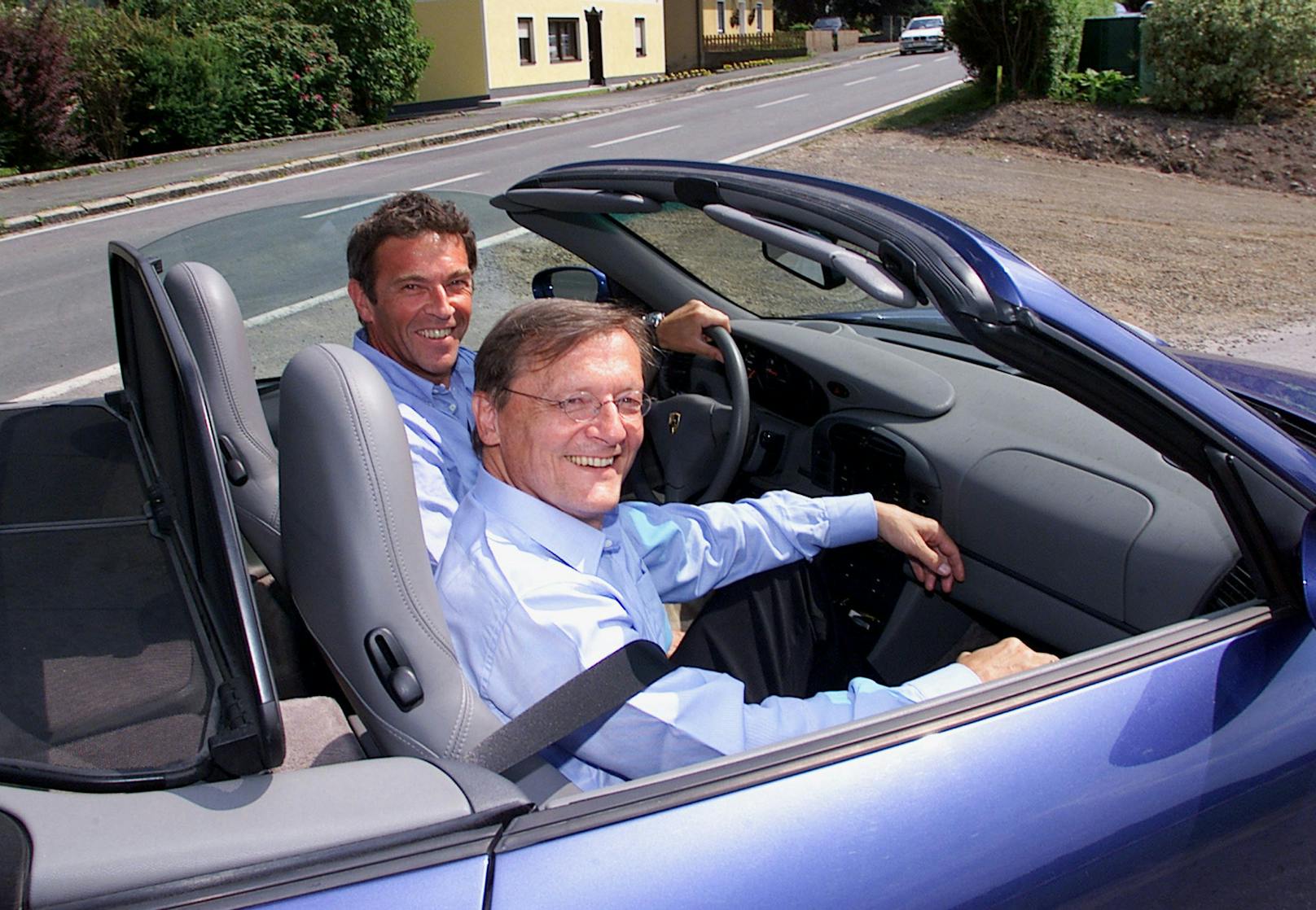 Jörg Haider und Wolfgang Schüssel im "Spiegelei-Porsche"