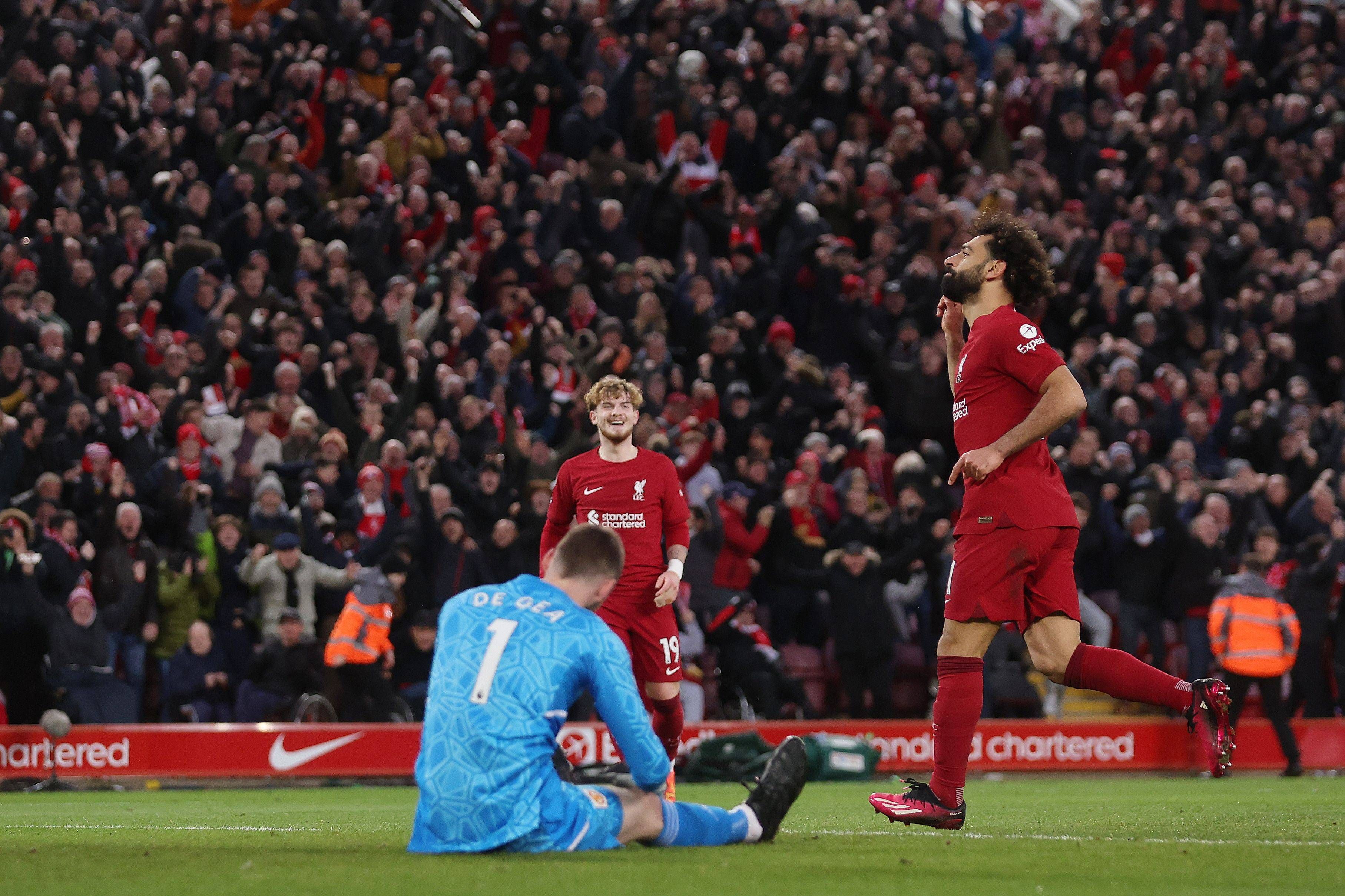 Mo Salah jubelt doppelt, Youngster Harvey Elliott hat im Hintergrund gut lachen.