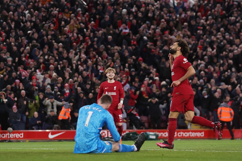Mo Salah jubelt doppelt, Youngster Harvey Elliott hat im Hintergrund gut lachen.