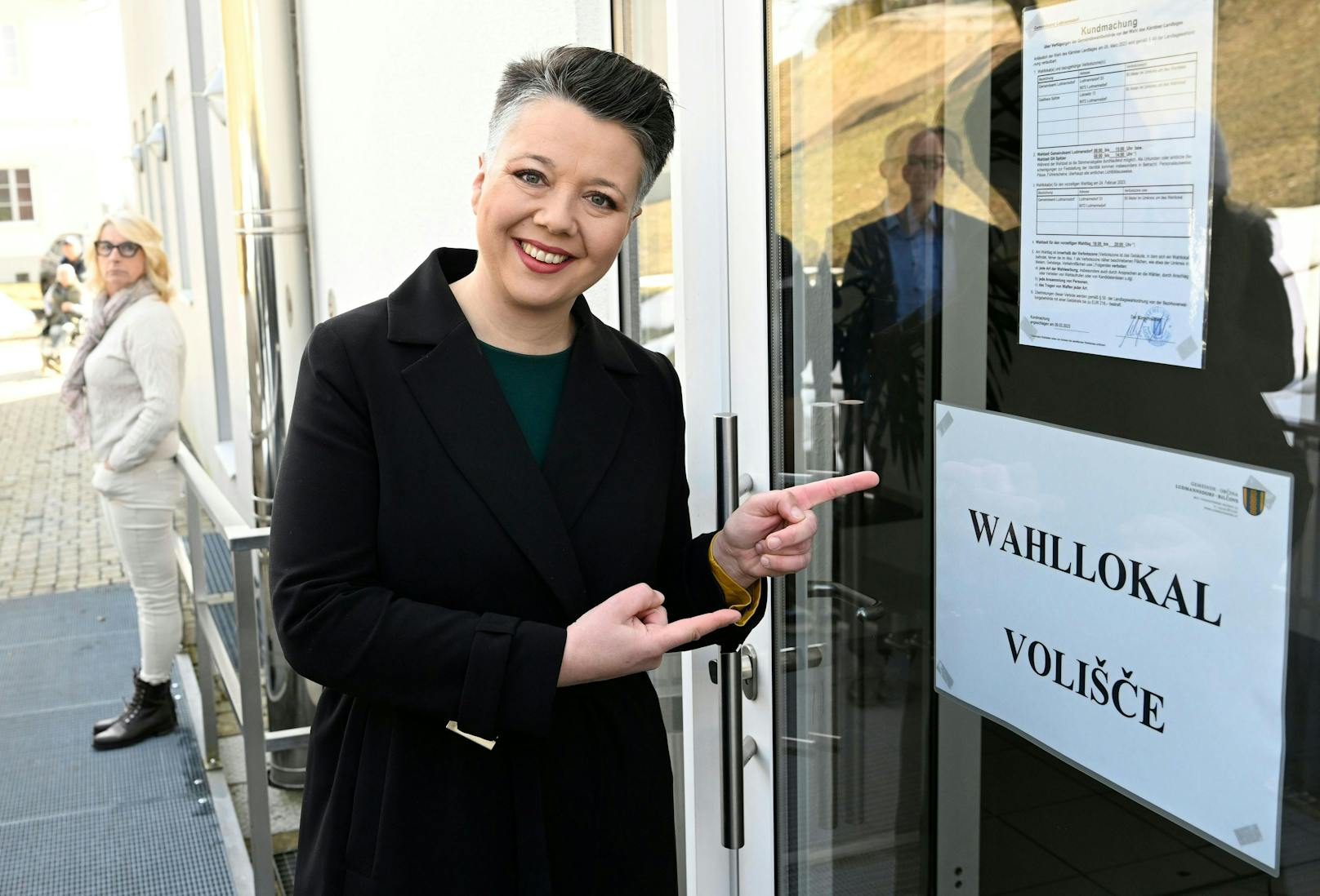 Grünen-Spitzenkandidatin Olga Voglauer am Sonntag, 5. März 2023, anlässlich der Stimmabgabe für die Kärnten-Wahl in Ludmannsdorf.
