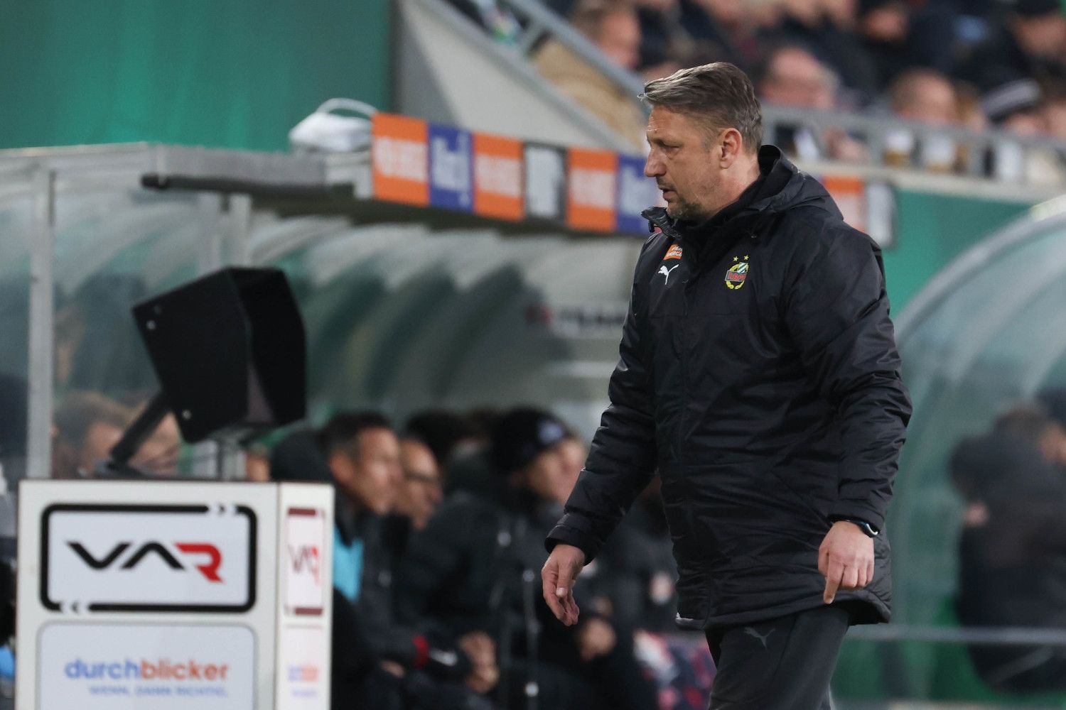 Zoran Barisic mit dem kritischen Blick auf den VAR.