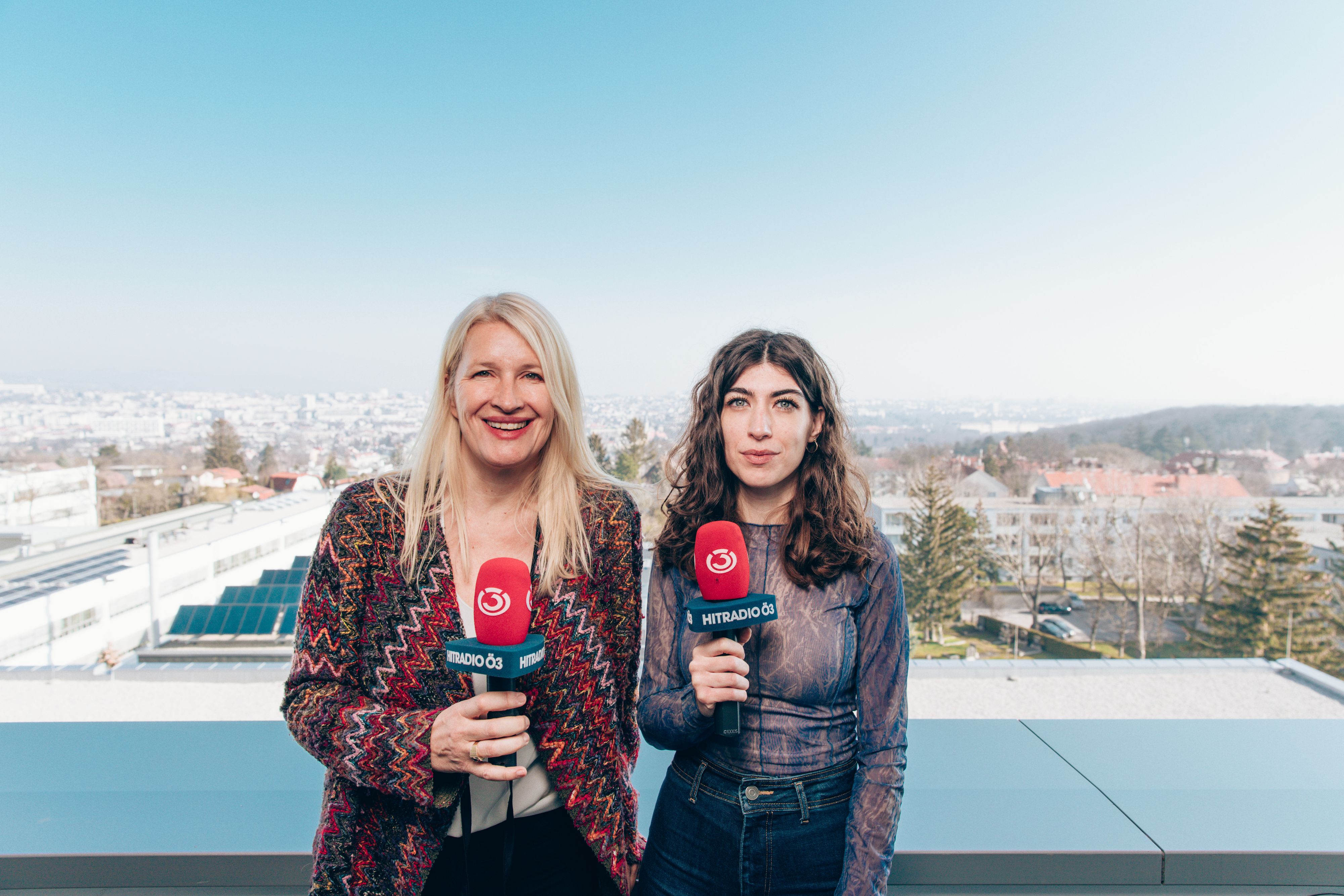 Claudia Stöckl interviewt jeden Sonntag einen Gast zu aktuellen Themen. 