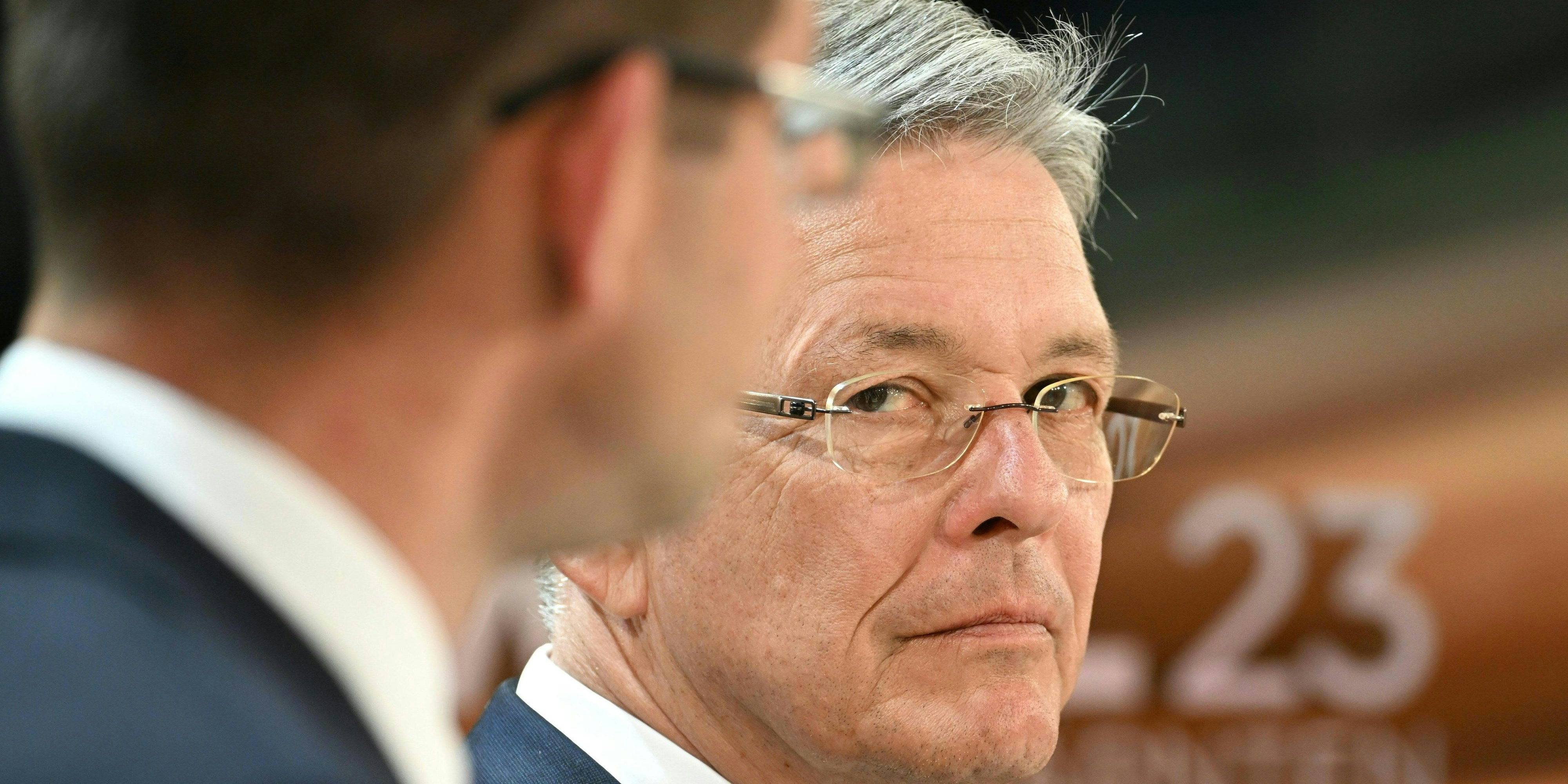 ÖVP-Kärnten Spitzenkandidat Martin Gruber (im Vordergrund) und Landeshauptmann Peter Kaiser (SPÖ