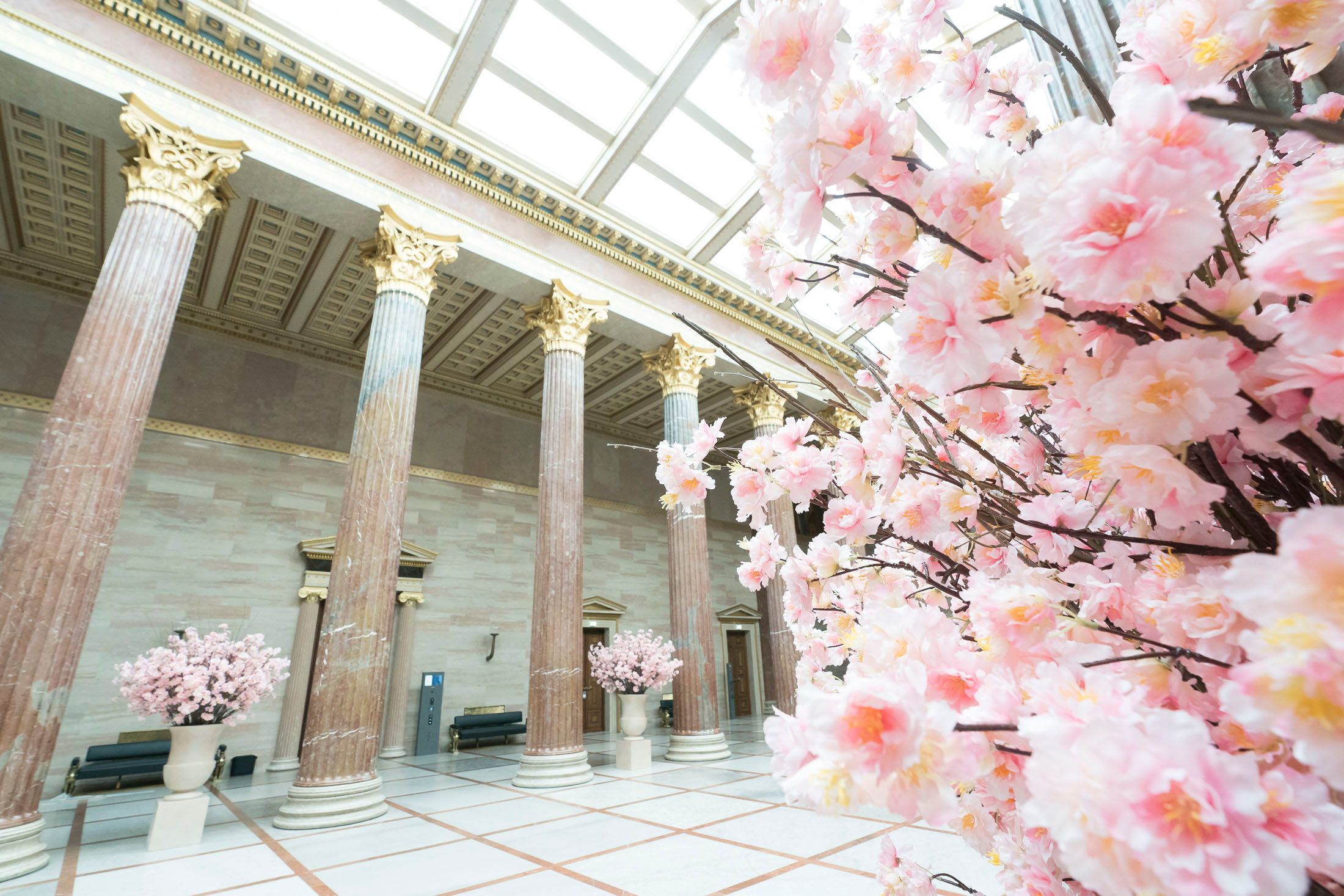 Säulenhalle floral verkitscht