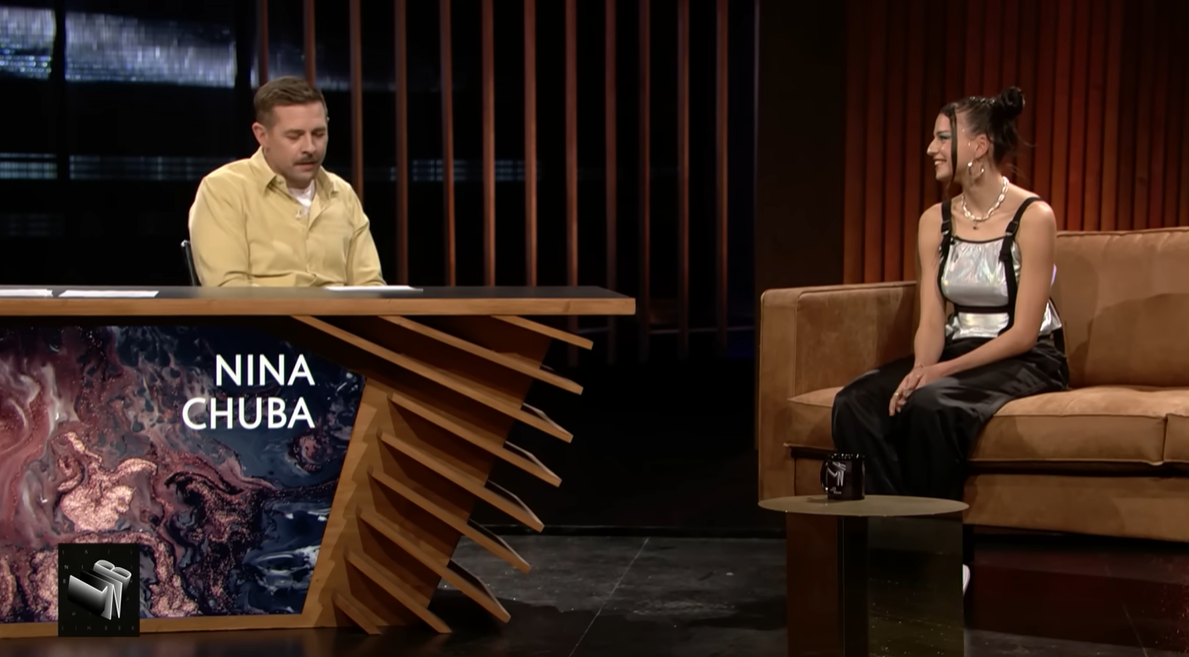 Klaas im Gespräch mit Nina Chuba.