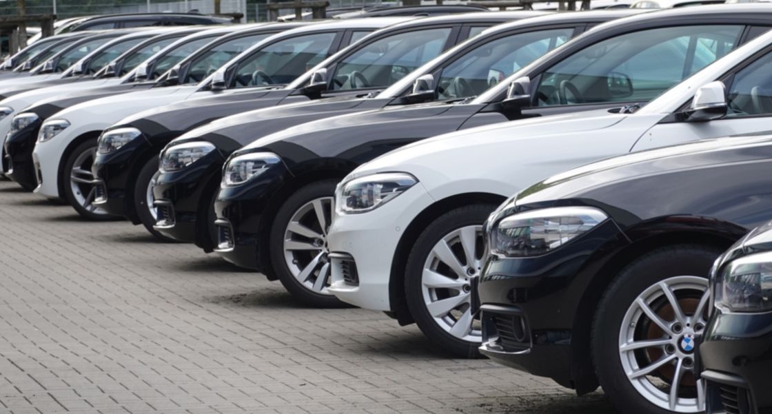 Diebe stahlen Alufelgen von Autohaus-Areal (Symbolfoto).