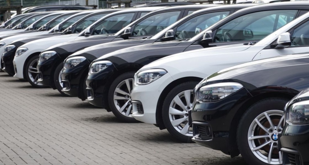 Diebe stahlen Alufelgen von Autohaus-Areal (Symbolfoto).