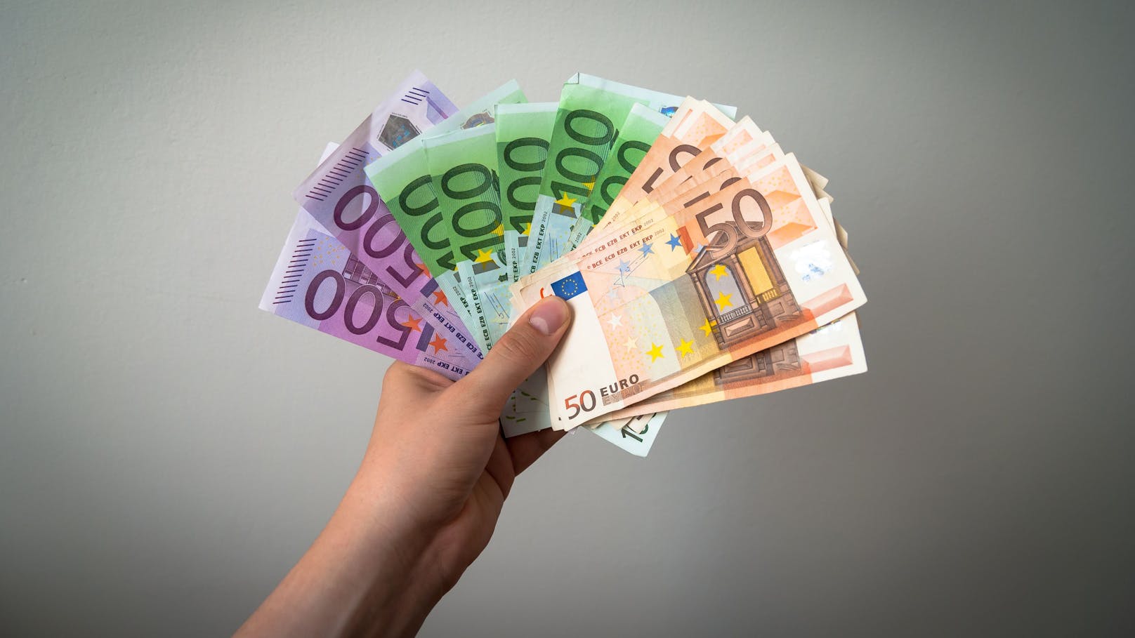 Über 700 Euro schauen im Schnitt für Jeden beim Steuerausgleich raus – doch Hunderttausende schenken das Geld dem Staat.