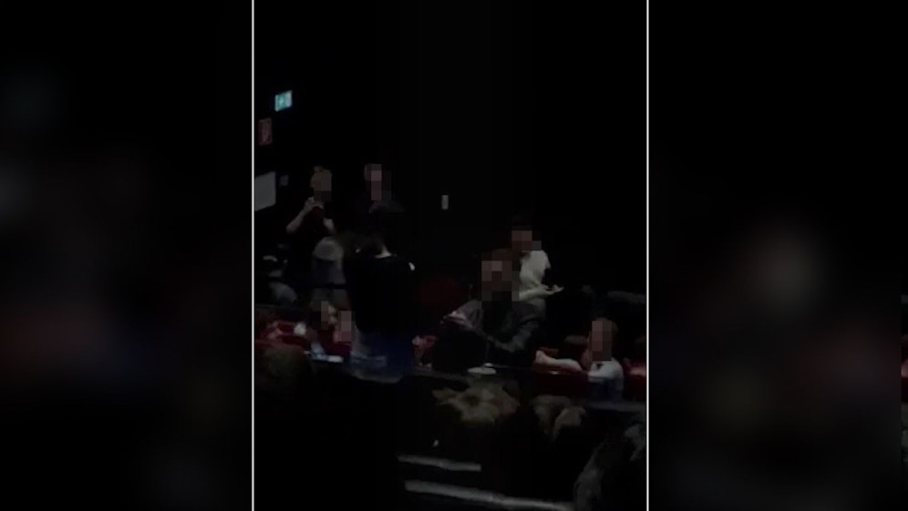 In einem Kino in der Wiener Millennium City wurde es vor einem Box-Thriller ganz romantisch.