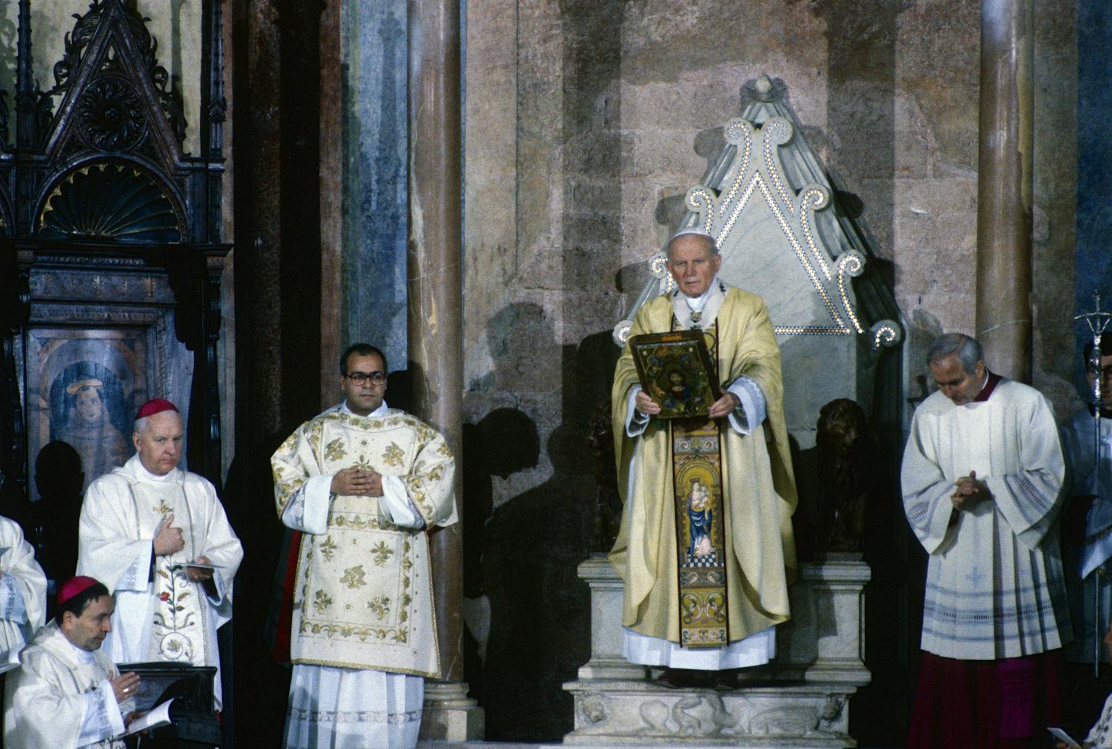 Papst Johannes Paul II. soll Missbrauch vertuscht haben