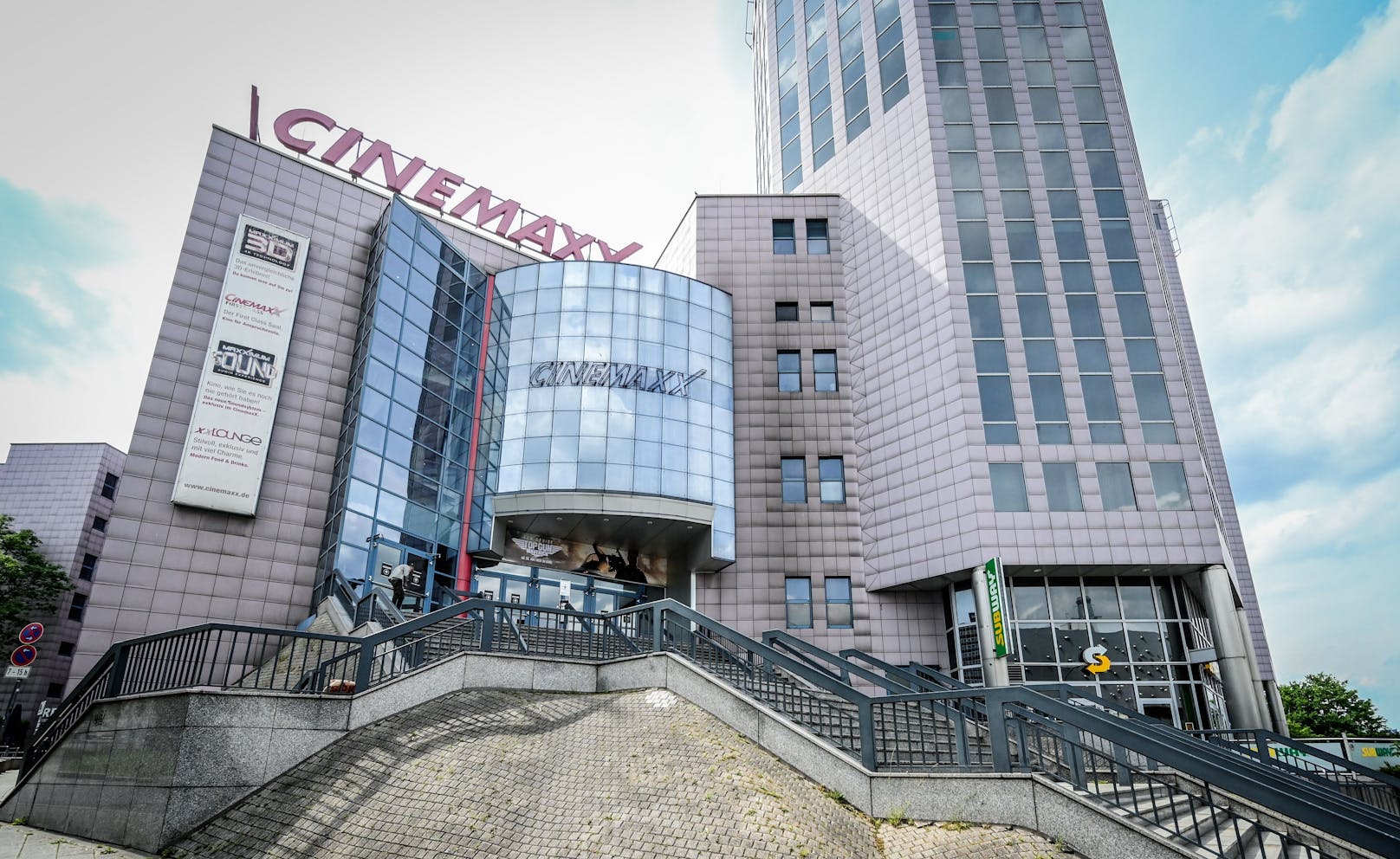 Die Polizei musste das "Cinemaxx" Kino in Essen räumen.