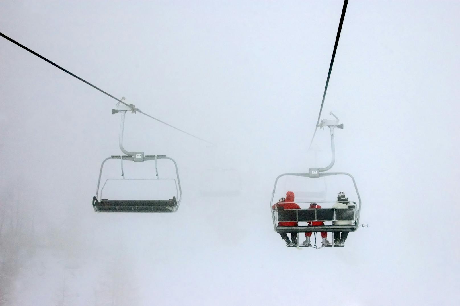 Drama am Skilift – Bub stürzt acht Meter in die Tiefe