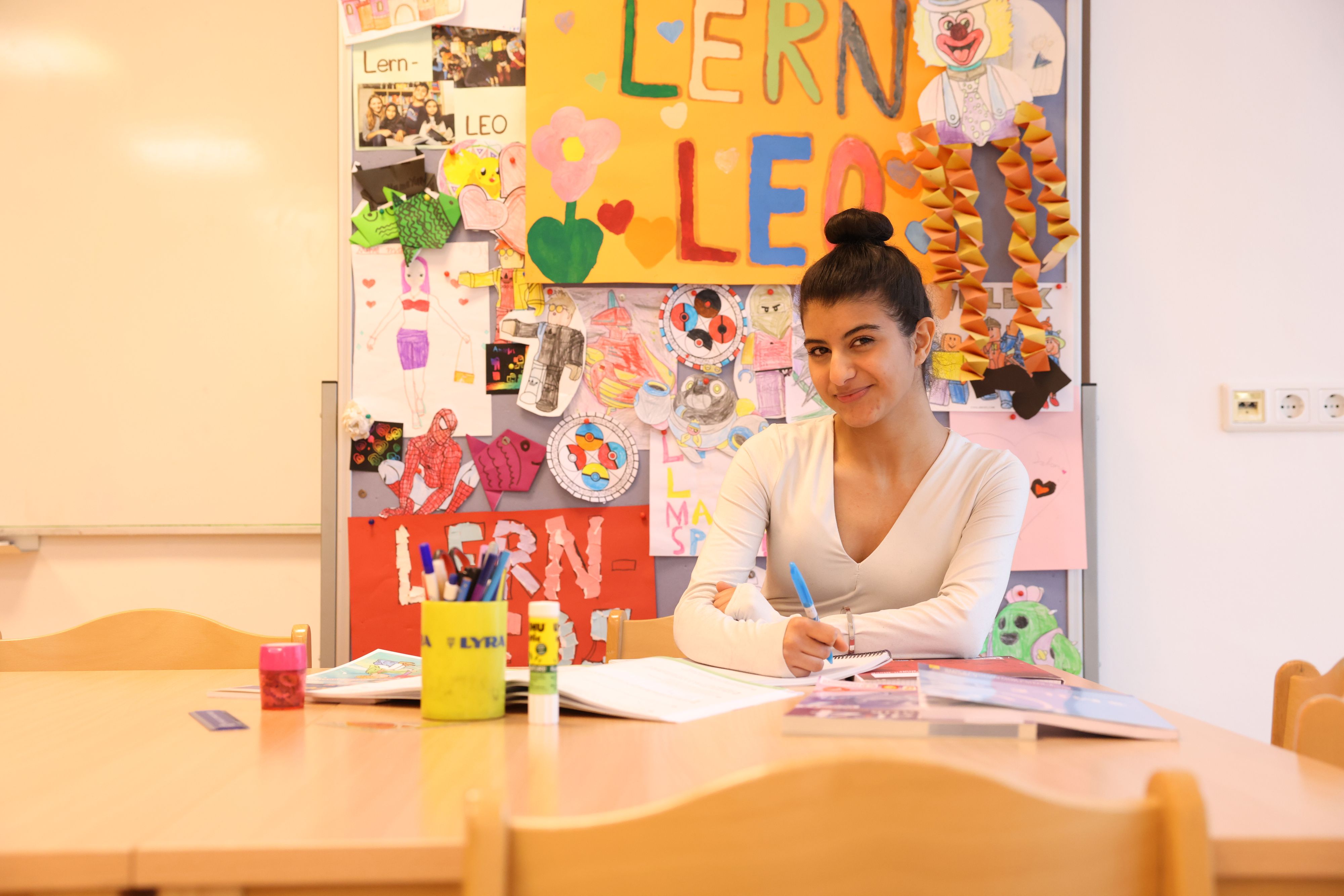 Starke junge Frau: Die 15-jährige Riham flüchtete vor dem Bürgerkrieg in Syrien. Heute träumt sie von einer Ausbildung in der Pflege und macht anderen Mädchen Mut.