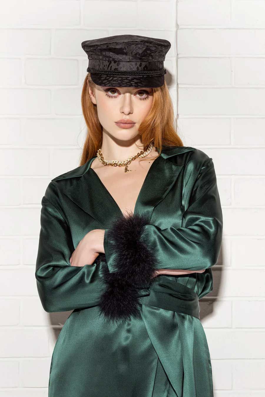 Die Seide für das Label wird in Wien hergestellt. Mittlerweile gibt es neben Mode auch Schmuck von 'La Katz'.