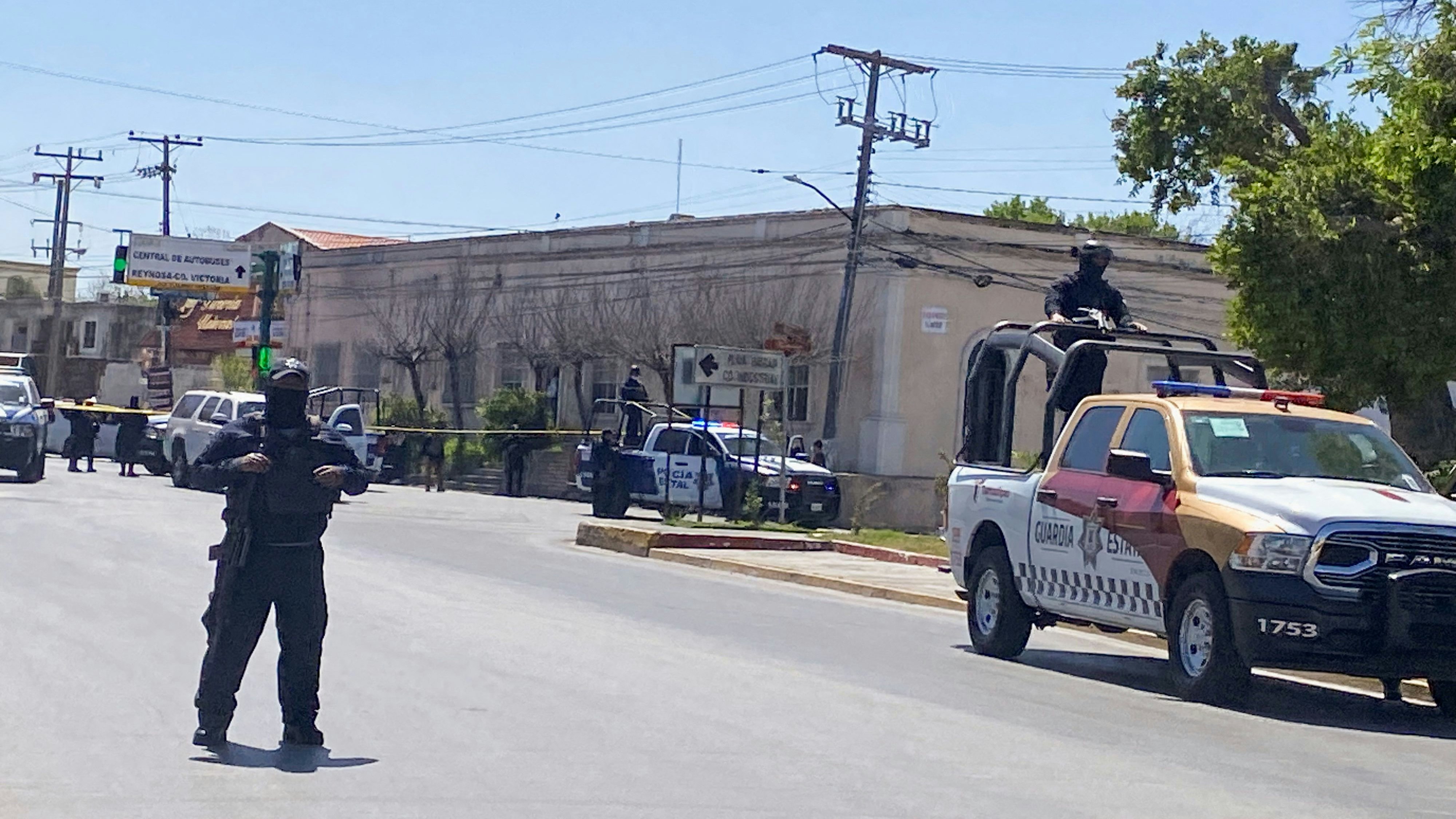 State police officers stand guard near a crime scene in downtown at a Mexican city on the border with Brownsville, U.S. Texas, in Matamoros, Mexico March 3, 2023. REUTERS/Stringer NO RESALES. NO ARCHIVES