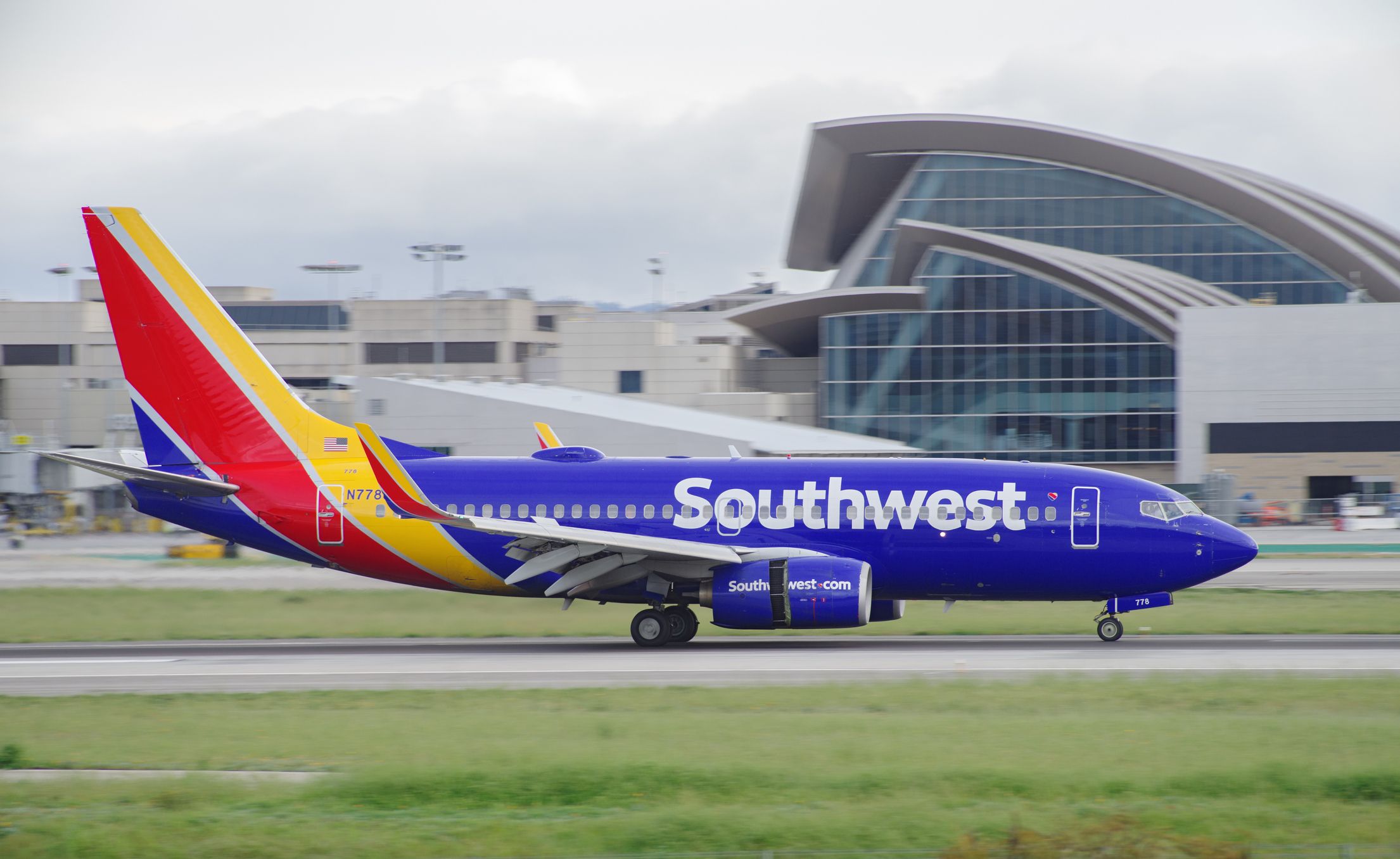 Während der Evakuierung einer Southwest Airlines Boeing 737 verhielten sich einige Passagiere sehr rücksichtslos.