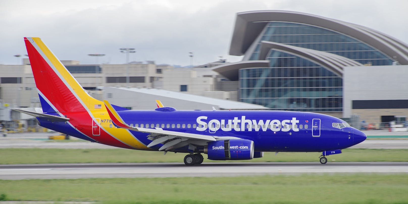 Während der Evakuierung einer Southwest Airlines Boeing 737 verhielten sich einige Passagiere sehr rücksichtslos.