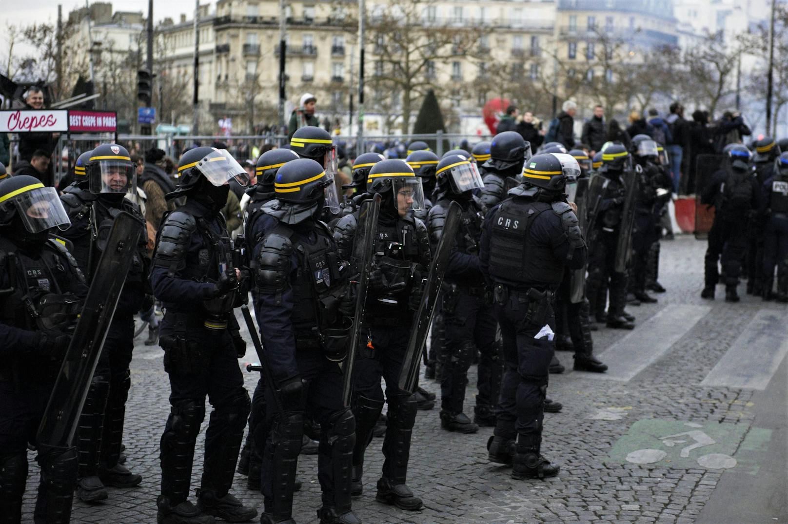 In Frankreich kam es zu schweren Ausschreitungen zwischen Polizei und Demonstranten.