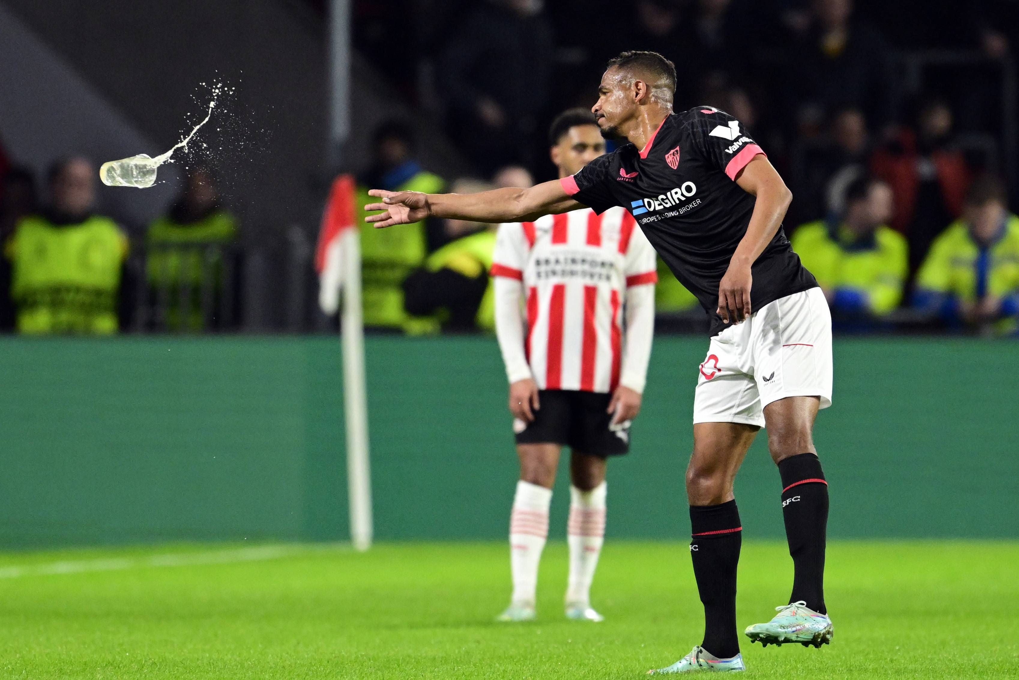 Becher im Stadion, Schwarz-Weiße Dosen im Shop – so trinken Fans bei Juve ab April ihr Bier.
