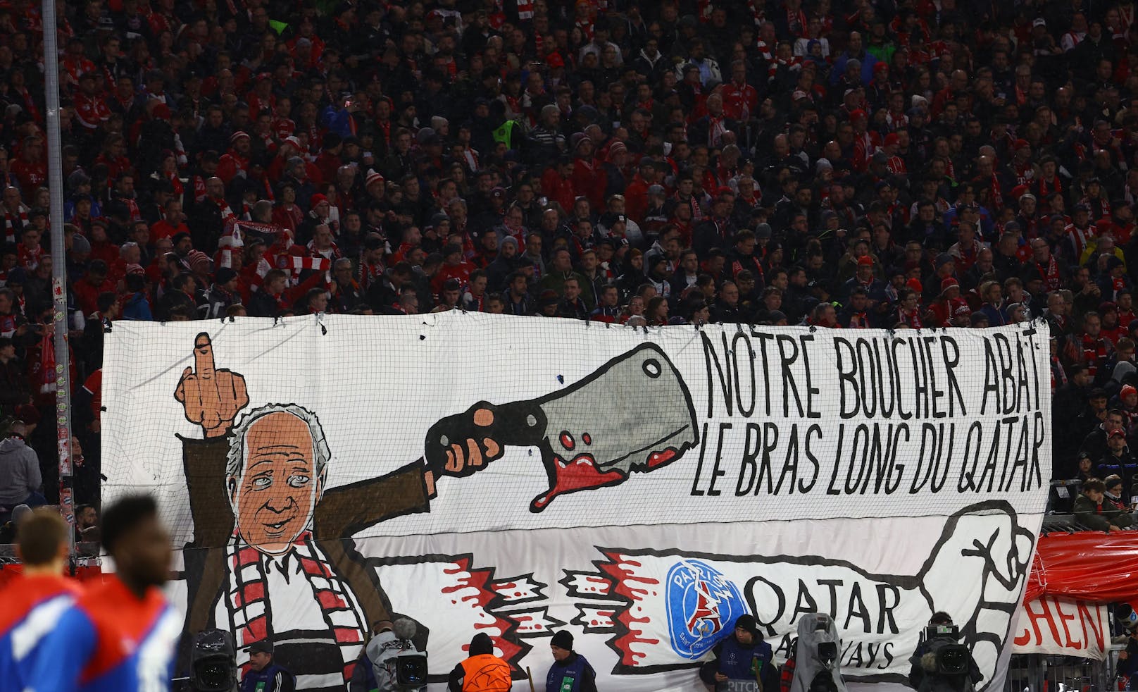 Die Bayern-Fans protestierten gegen das Engagement von Katar im Fußball. 