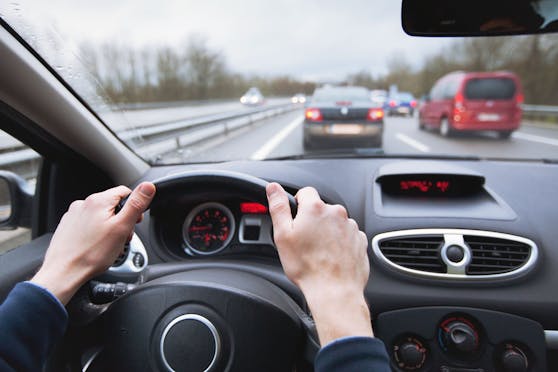 Ein Experte gibt Tipps, wie Autofahrer massig Geld sparen können.