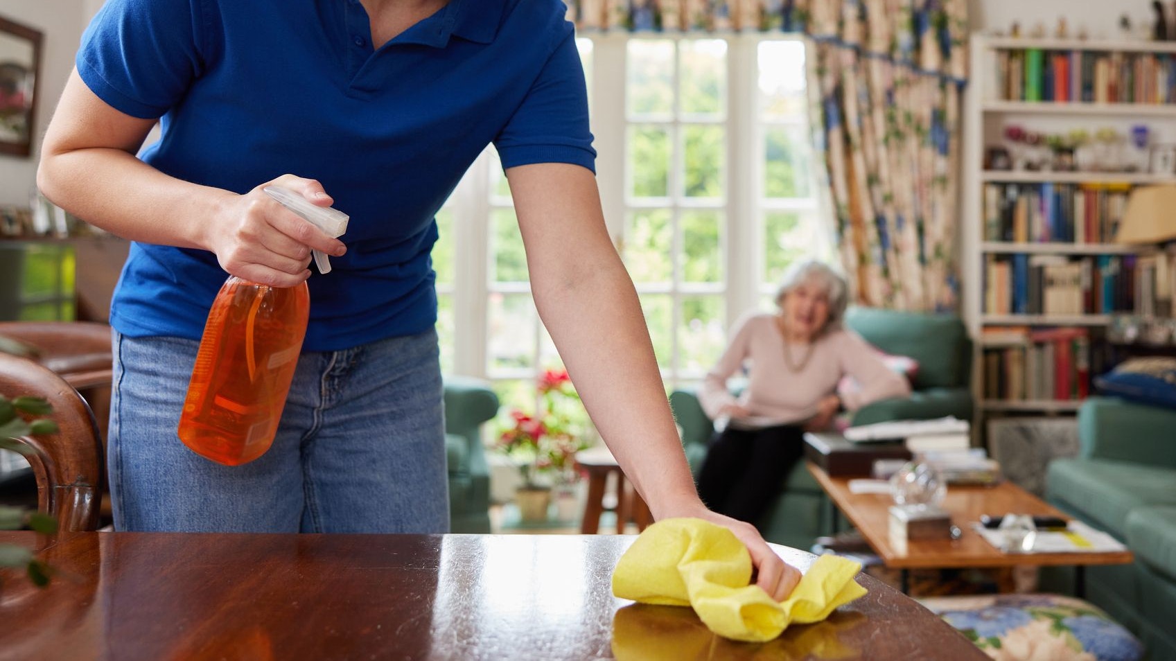 Die Reinigungskraft soll nicht nur geputzt haben. Symbolbild
