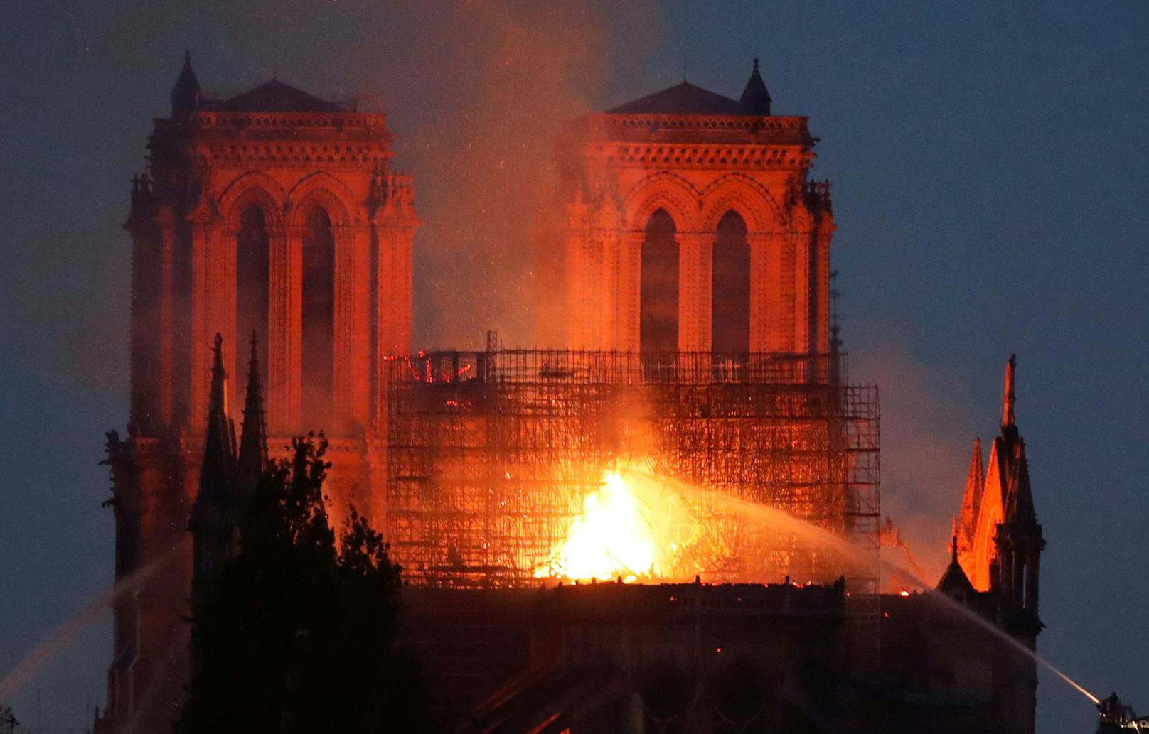 Die brandgeschädigte Pariser Kathedrale Notre-Dame wird zum Marienfest am 8. Dezember 2024 wieder eröffnet.